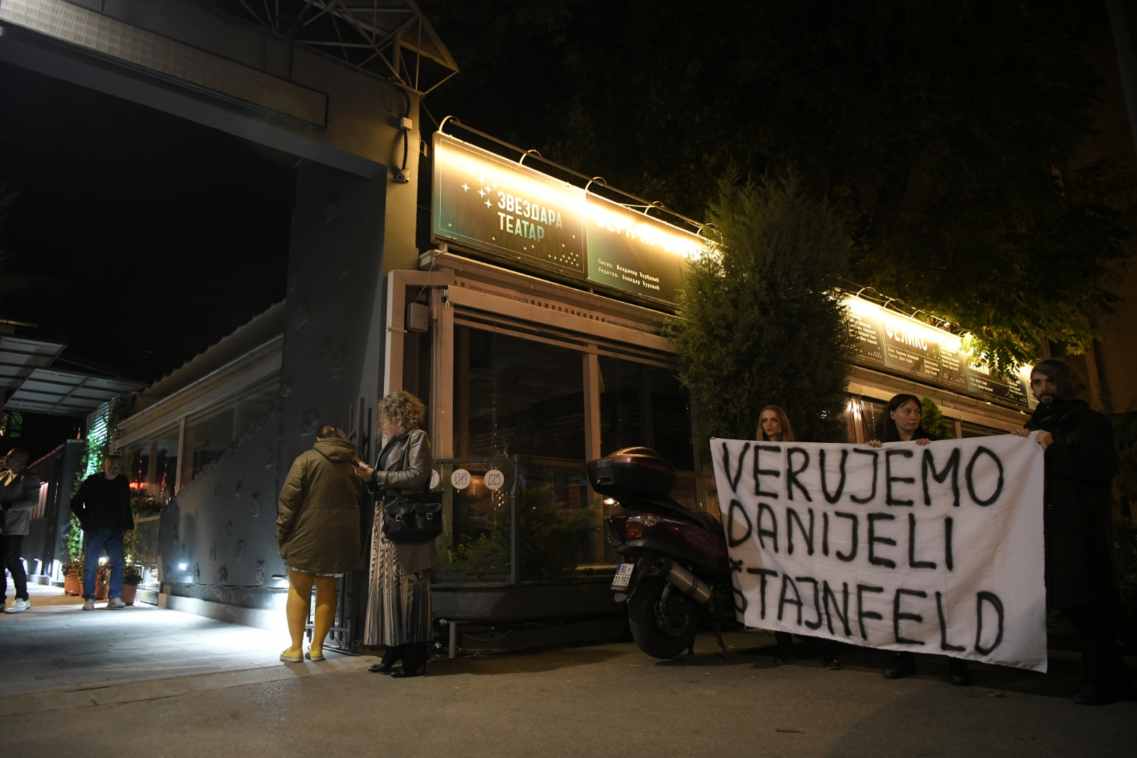 Beograd, 24.10.2021. Zvezdara Teatar, predstava Branislav Lečić ponovo na sceni, podrška Danijela Štajnfeld Foto: Dragan Mujan/Nova.rs