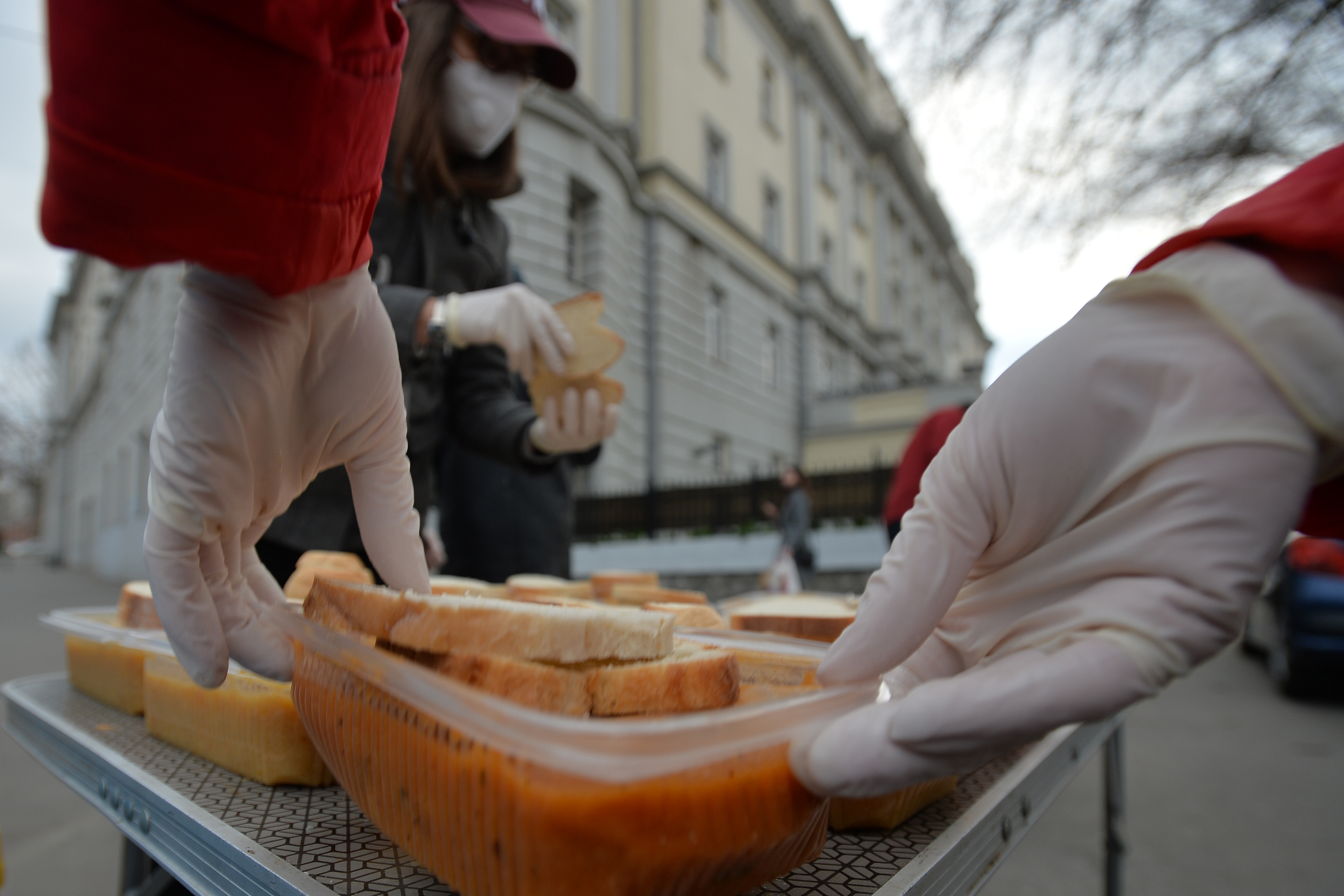 SOLIDARNA KUHINJA - PODELA HRANE