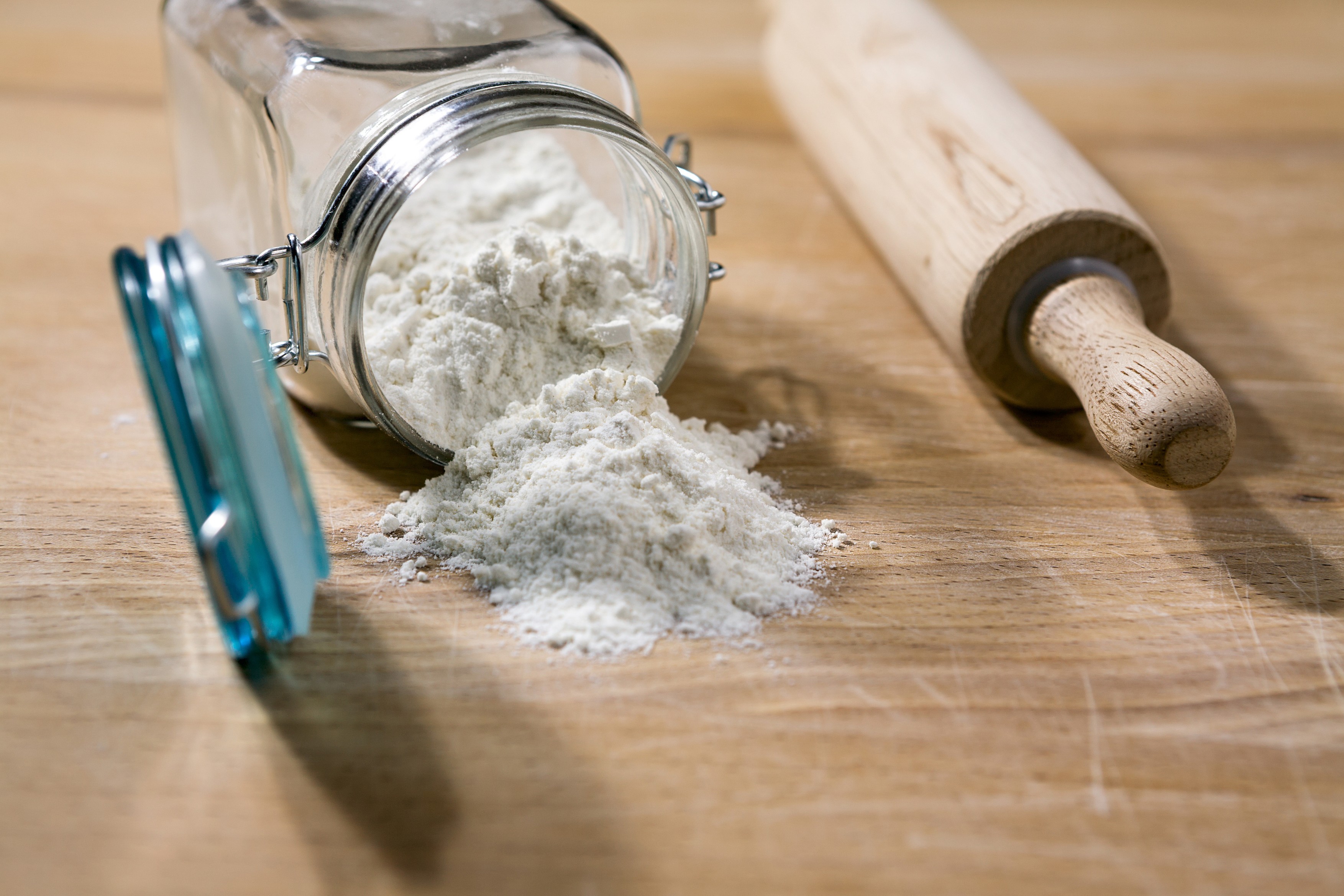 Flour in glass jar with rolling pin on a table,Image: 315145599, License: Royalty-free, Restrictions: , Model Release: no, Credit line: Luigi Morbidelli / Panthermedia / Profimedia