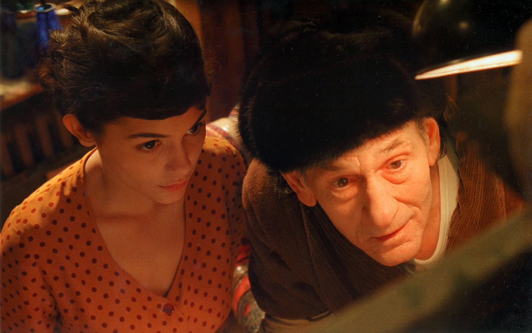 AMELIE [FR 2000]  aka LE FABULEUX DESTIN D'AMELIE POULAIN  AUDREY TATOU, SERGE MERLIN     Date: 2000,Image: 43144706, License: Rights-managed, Restrictions: , Model Release: no, Credit line: Rights Managed / Mary Evans Picture Librar / Profimedia