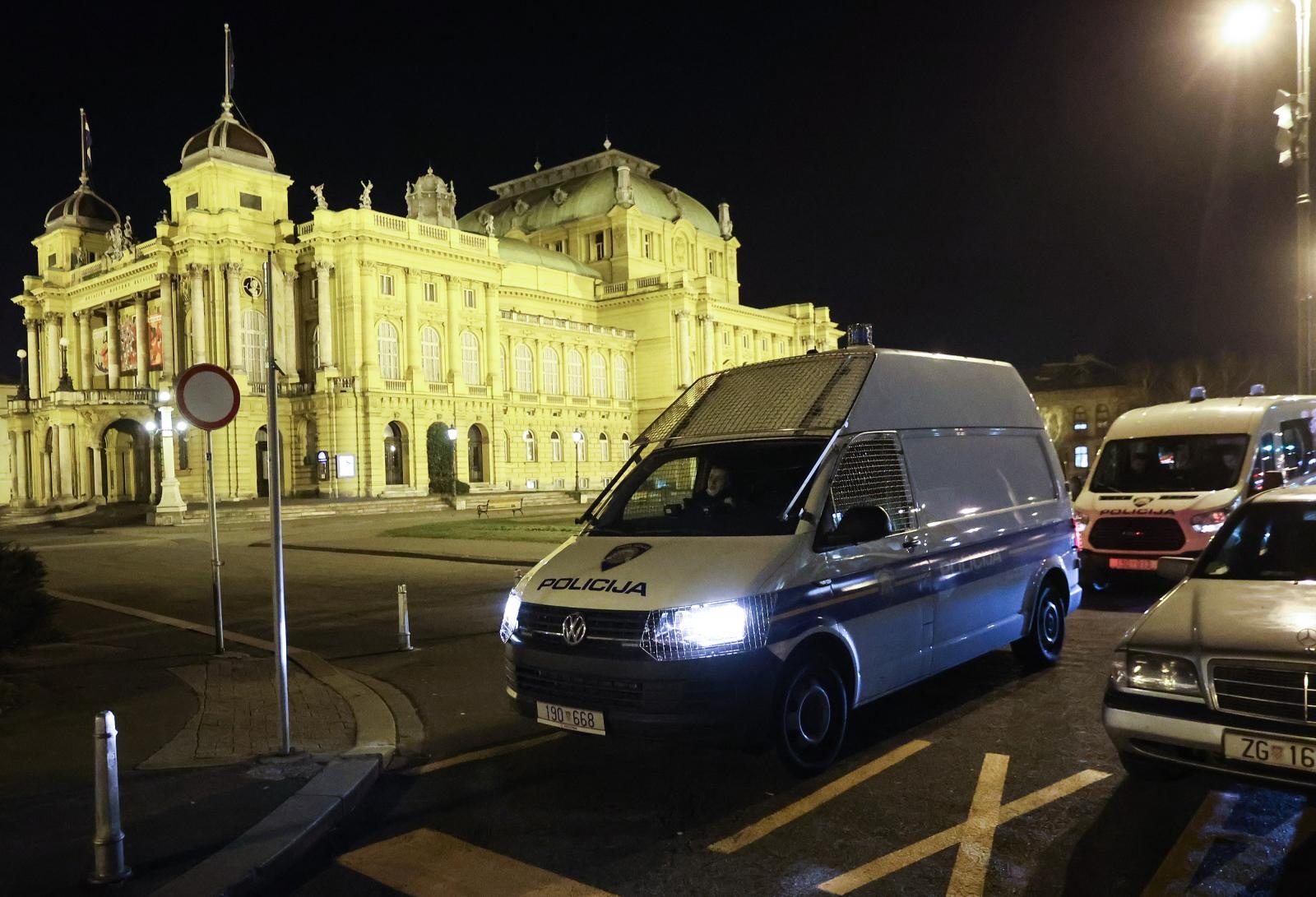06.03.2021., HNK, Zagreb - Policija i Prometni redari dezuraju oko HNK i ne dopustaju okupljanje mladima.Photo: Marko Prpic/PIXSELL