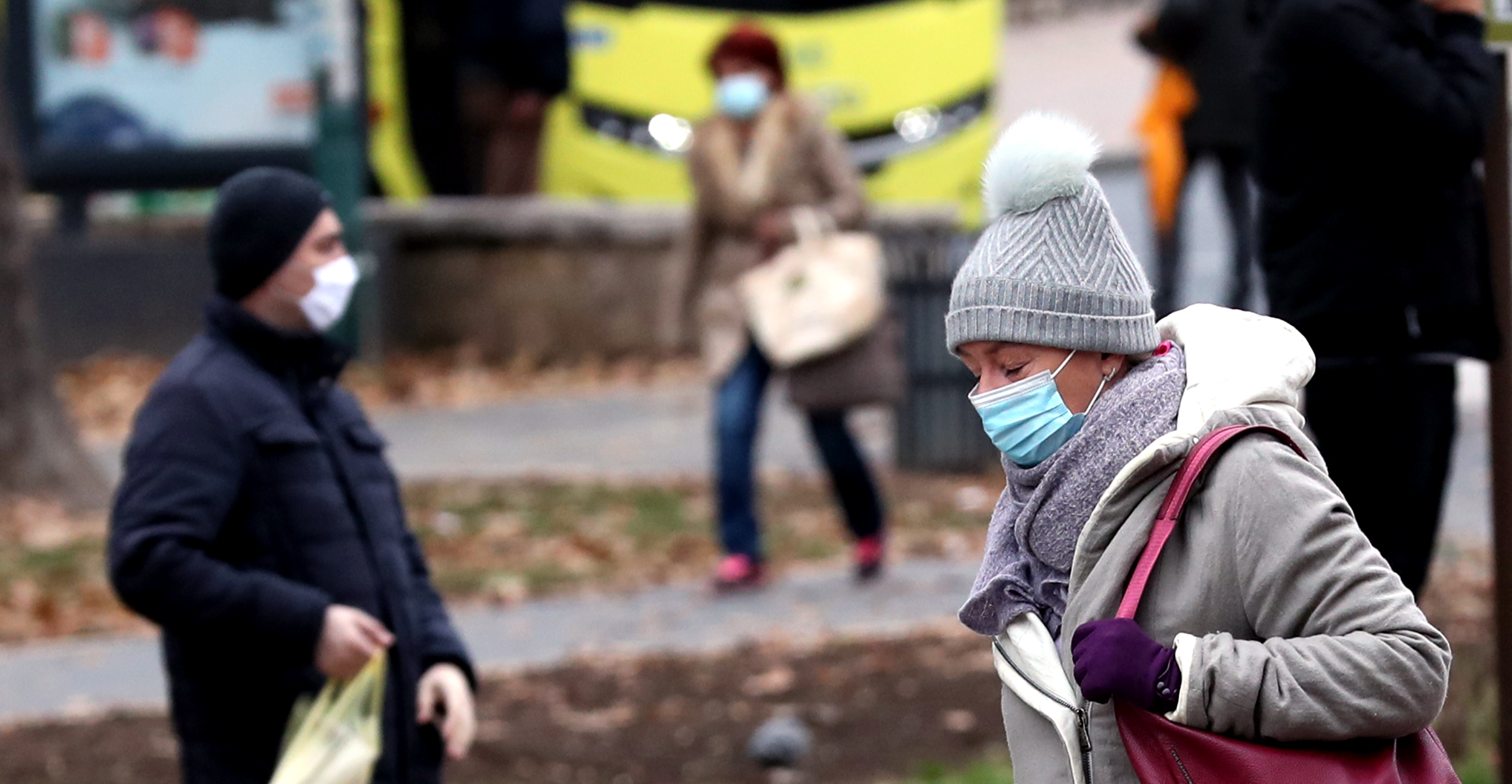 epa08853001 People wearing face masks walk on a street in the midst of the COVID-19 coronavirus pandemic, in Sarajevo, Bosnia and Herzegovina, 30 November 2020.  EPA-EFE/FEHIM DEMIR
