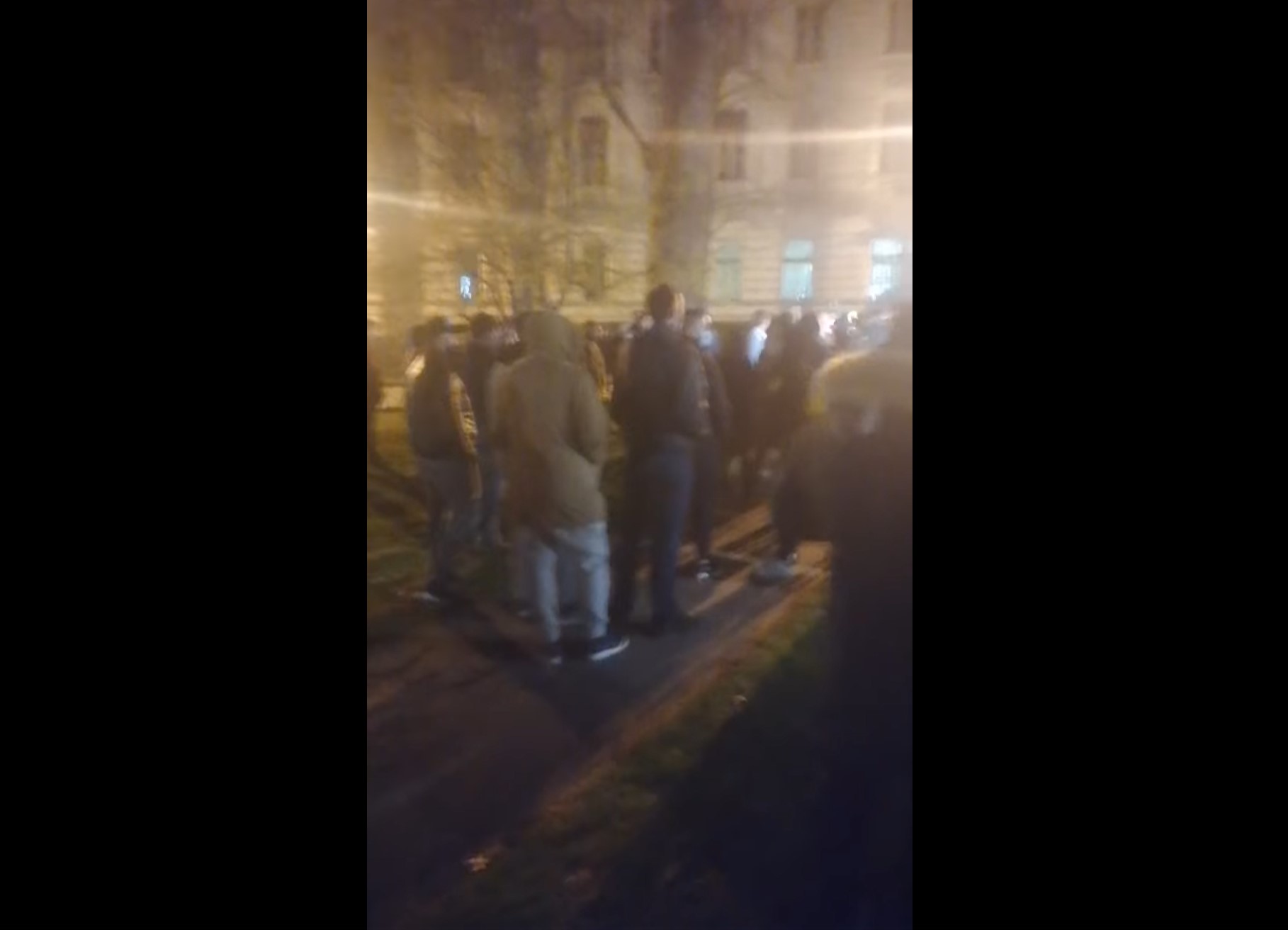 Mirni protest ugostitelja ispred zgrade Vlade Kantona Sarajevo nakon što su donijete nove mjere