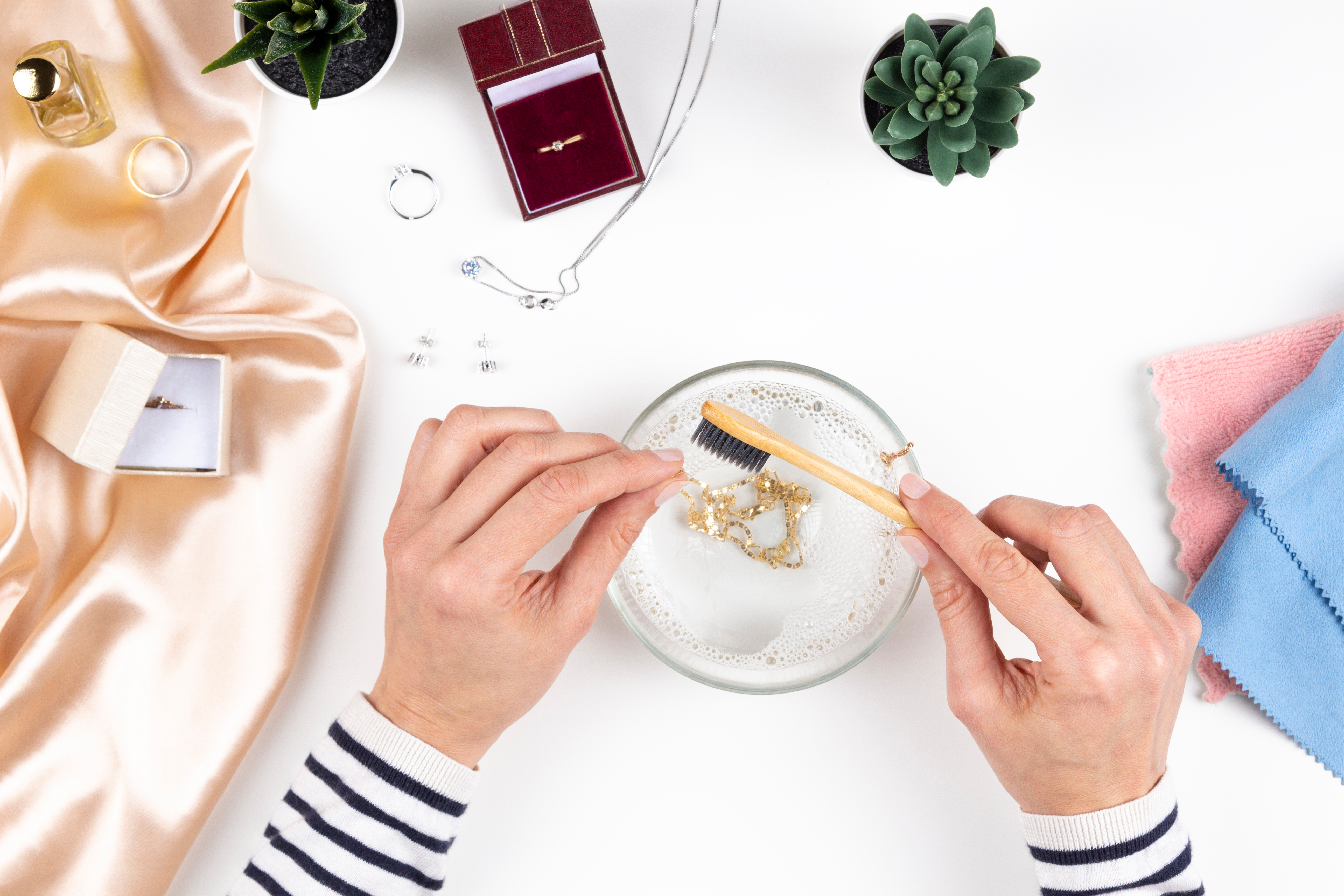 Woman,Hands,Cleaning,And,Polishing,Jewelry,Necklace,With,Homemade,Jewelry