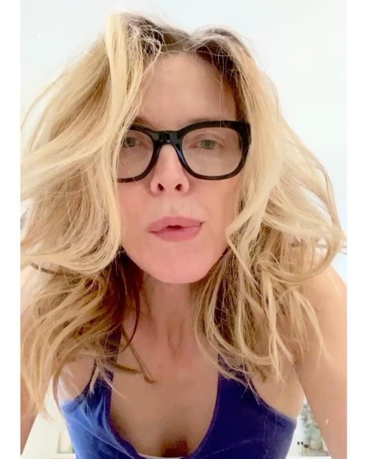 Michelle Pfeiffer (michellepfeifferofficial / 01.01.2021): What to do? Stay safe everyone.,Image: 580234532, License: Rights-managed, Restrictions: , Model Release: no, Credit line: face to face / Face to Face / Profimedia