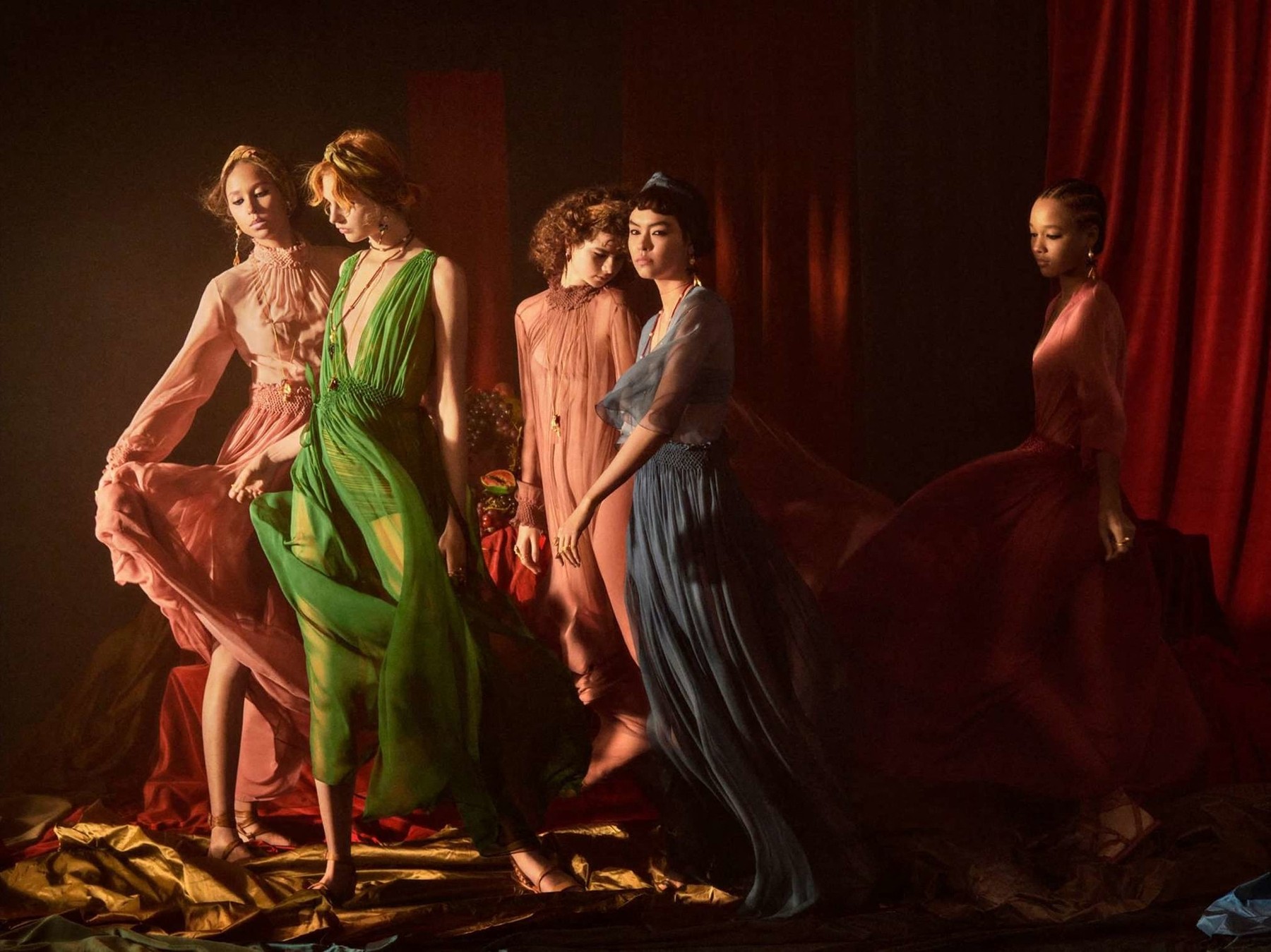 Dior a publié de nouvelles photos de sa campagne Printemps été 2021 inspirée par les peintres de la Renaissance