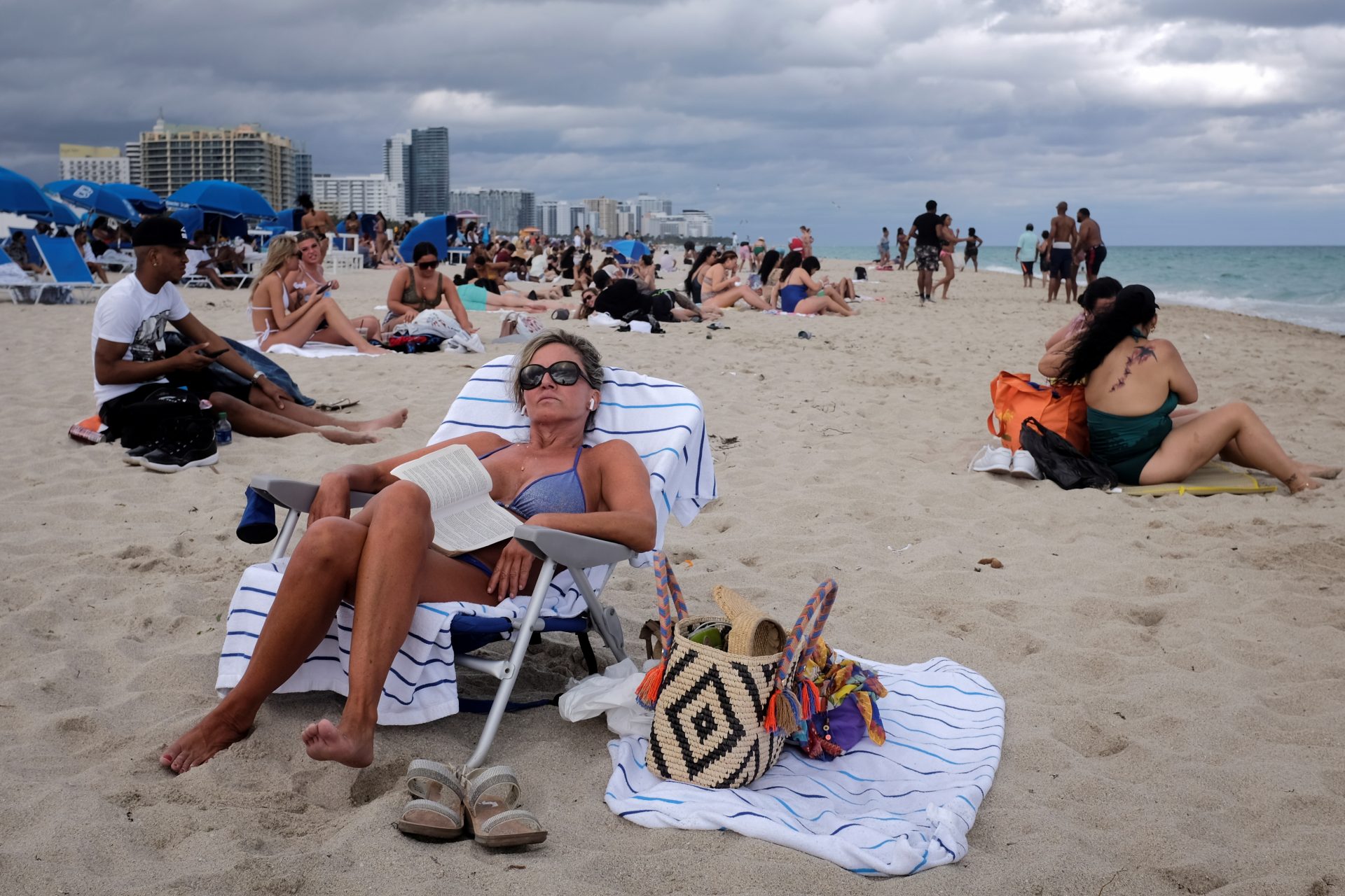 Revelers flock to the beach to celebrate spring break, amid the coronavirus disease (COVID-19) outbreak in Miami Beach, Florida, U.S., March 6, 2021. REUTERS/Marco Bello