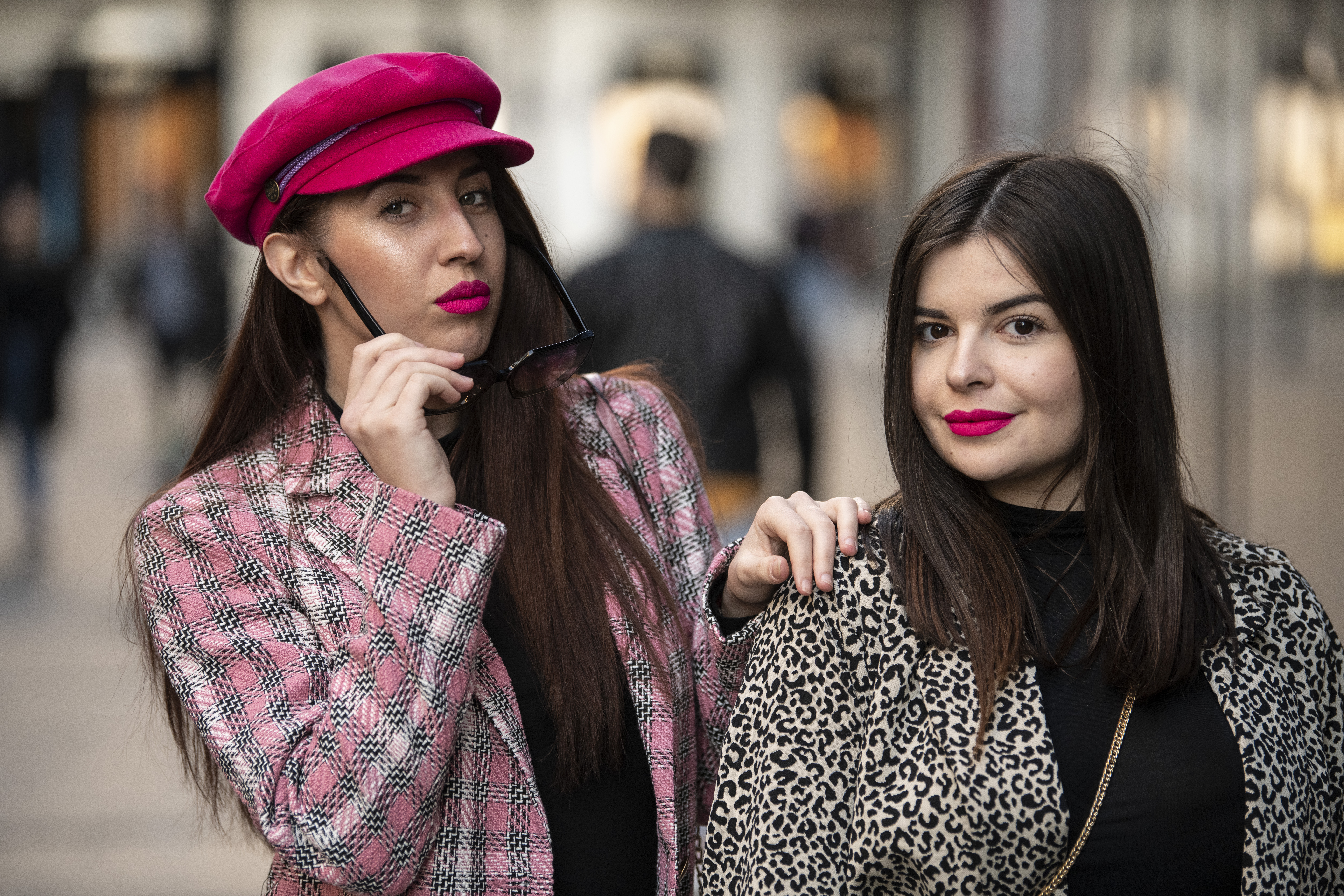 Beograd 03. mart 2021. Street style, ulicna moda, lepo obuceni mladi ljudi setaju Knez Mihailovom ulicom Foto:Dragan Mujan/Nova.rs