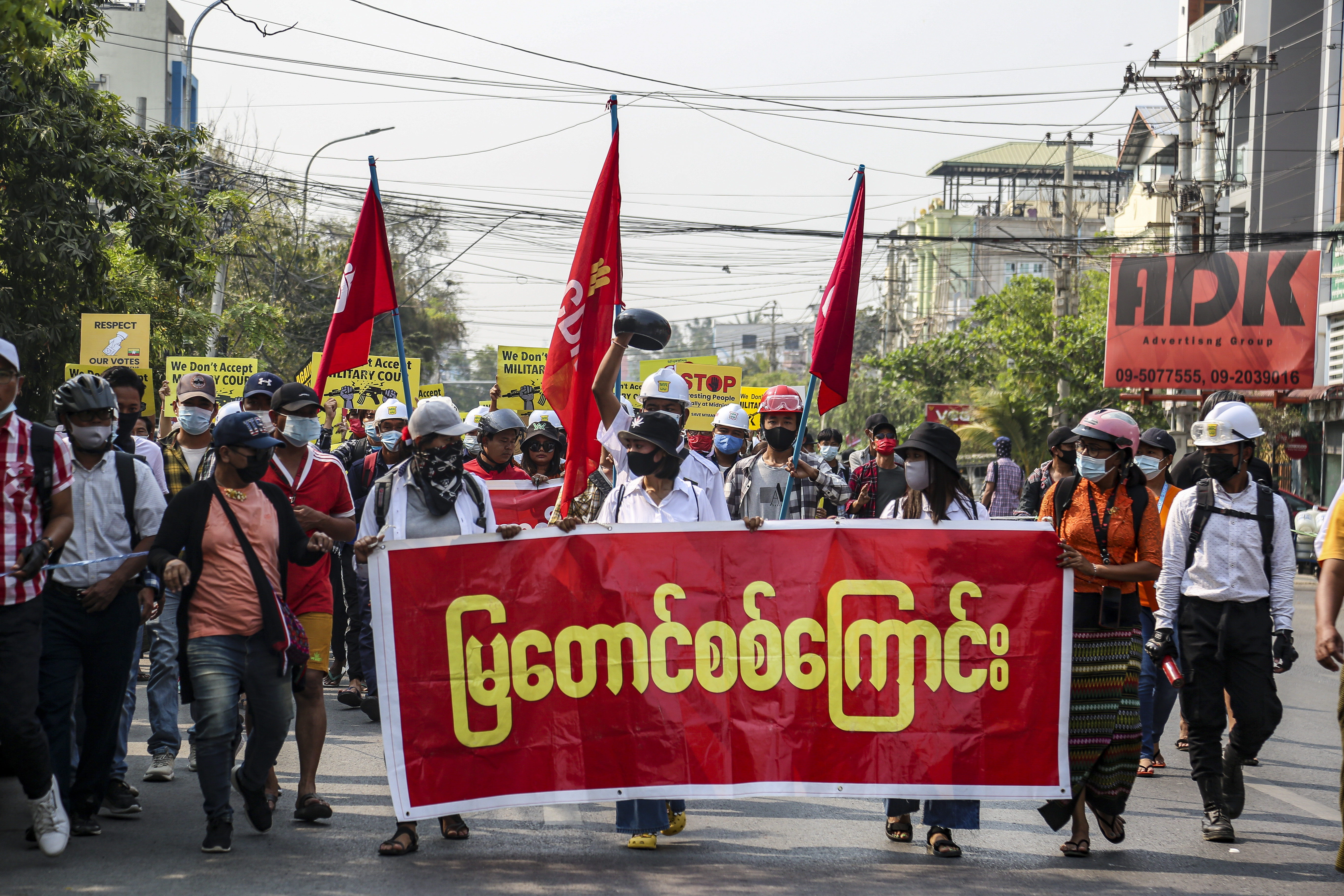 epa09075529 Demonstrators shout slogans during a protest against the military coup in Mandalay, Myanmar, 15 March 2021. Anti-coup protests continued despite the intensifying violent crackdowns on demonstrators by security forces.  EPA-EFE/STRINGER