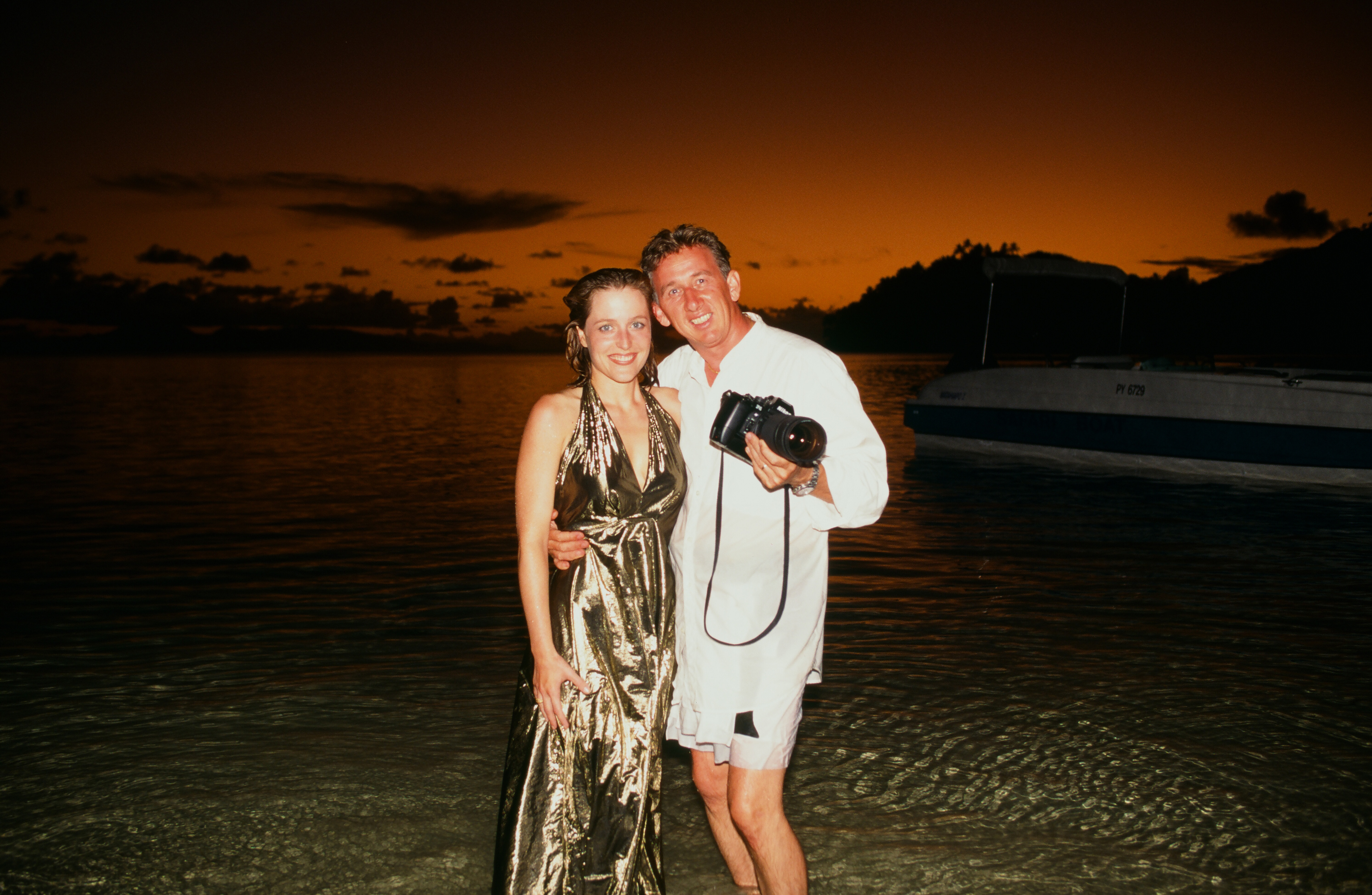 1996 GILLIAN ANDERESON MOOREA TAHITI