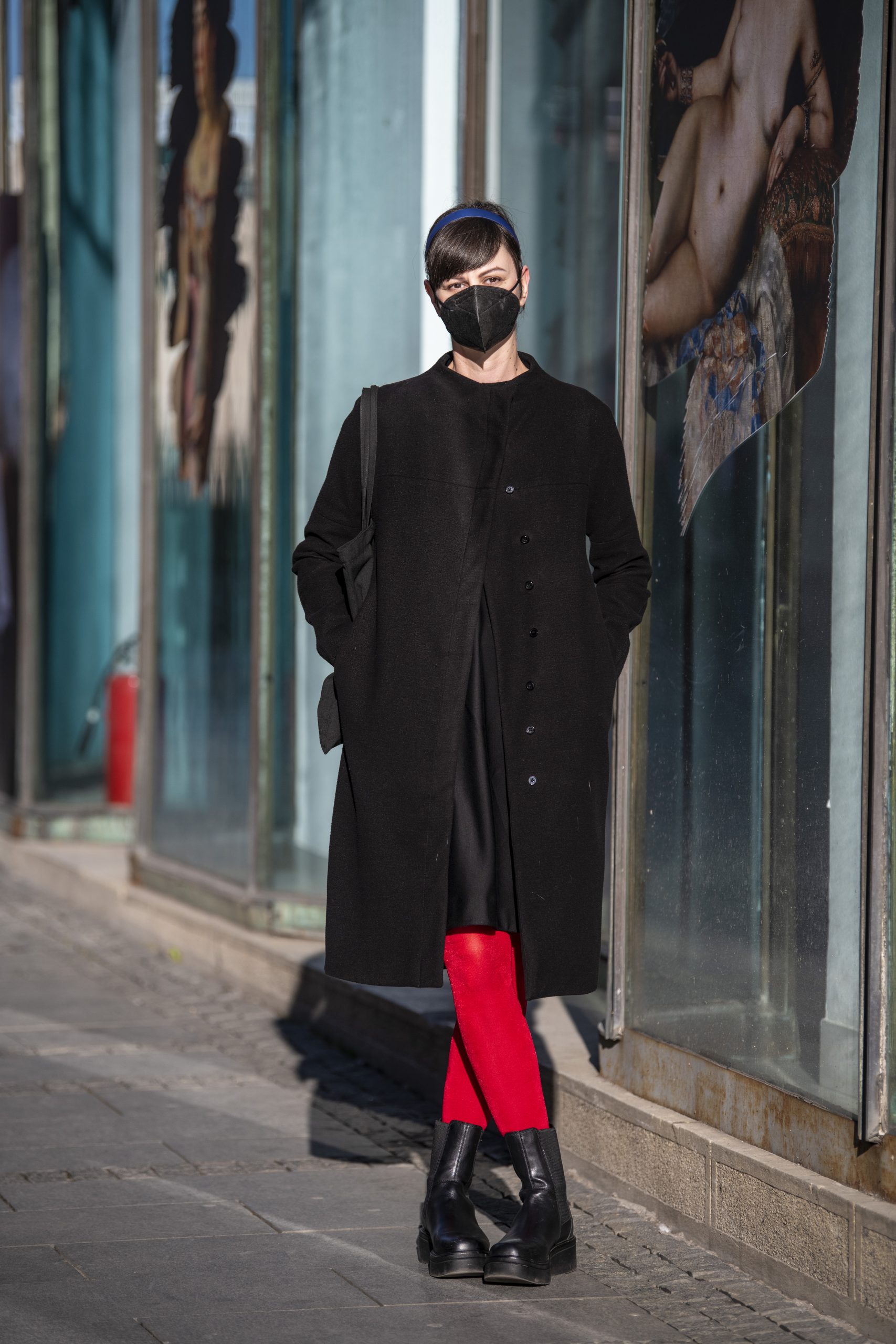 Beograd 03. mart 2021. Street style, ulicna moda, lepo obuceni mladi ljudi setaju Knez Mihailovom ulicom Foto:Dragan Mujan/Nova.rs