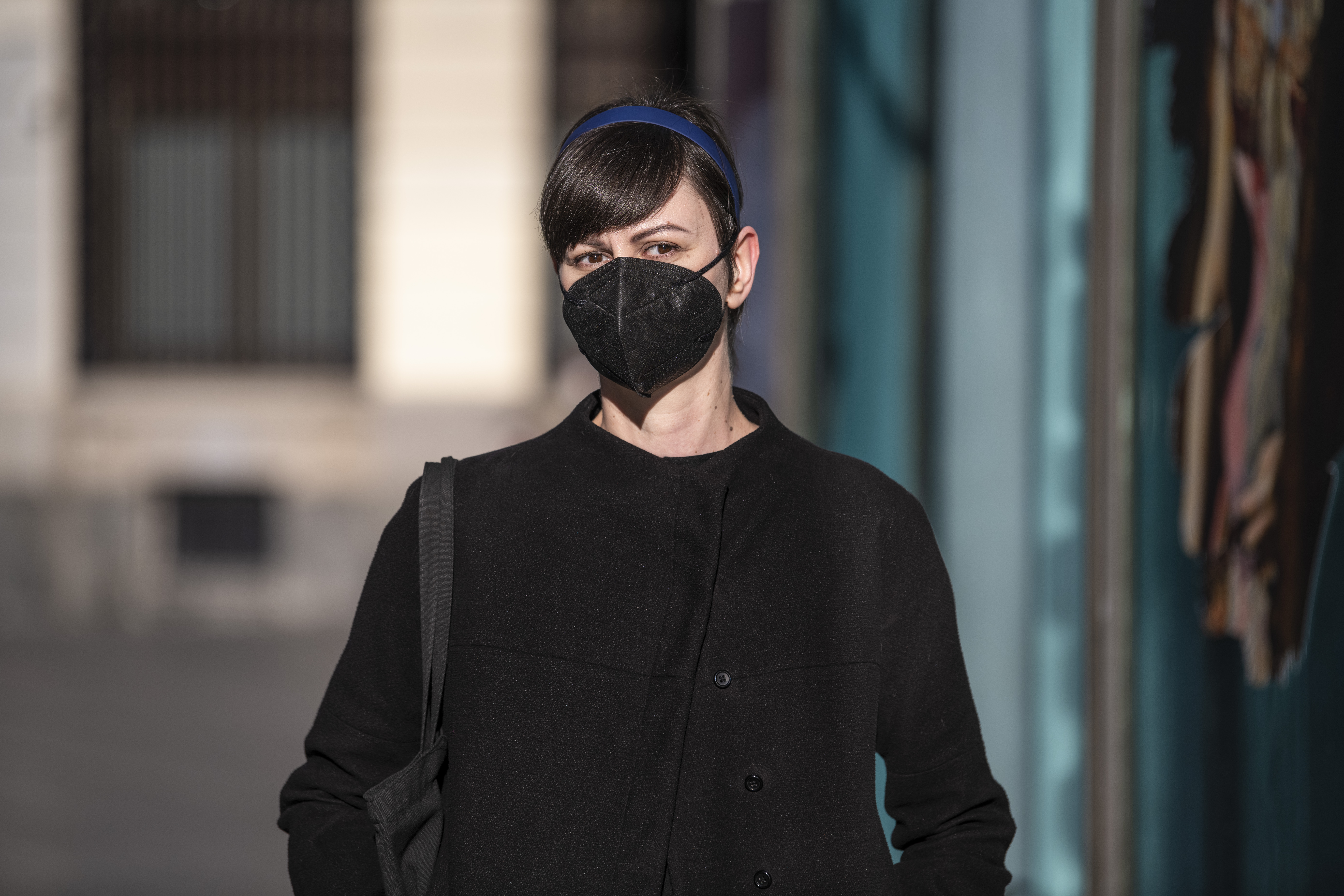 Beograd 03. mart 2021. Street style, ulicna moda, lepo obuceni mladi ljudi setaju Knez Mihailovom ulicom Foto:Dragan Mujan/Nova.rs