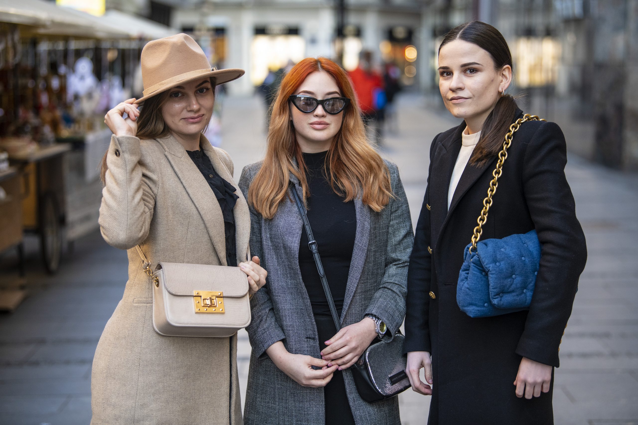 Beograd 03. mart 2021. Street style, ulicna moda, lepo obuceni mladi ljudi setaju Knez Mihailovom ulicom Foto:Dragan Mujan/Nova.rs