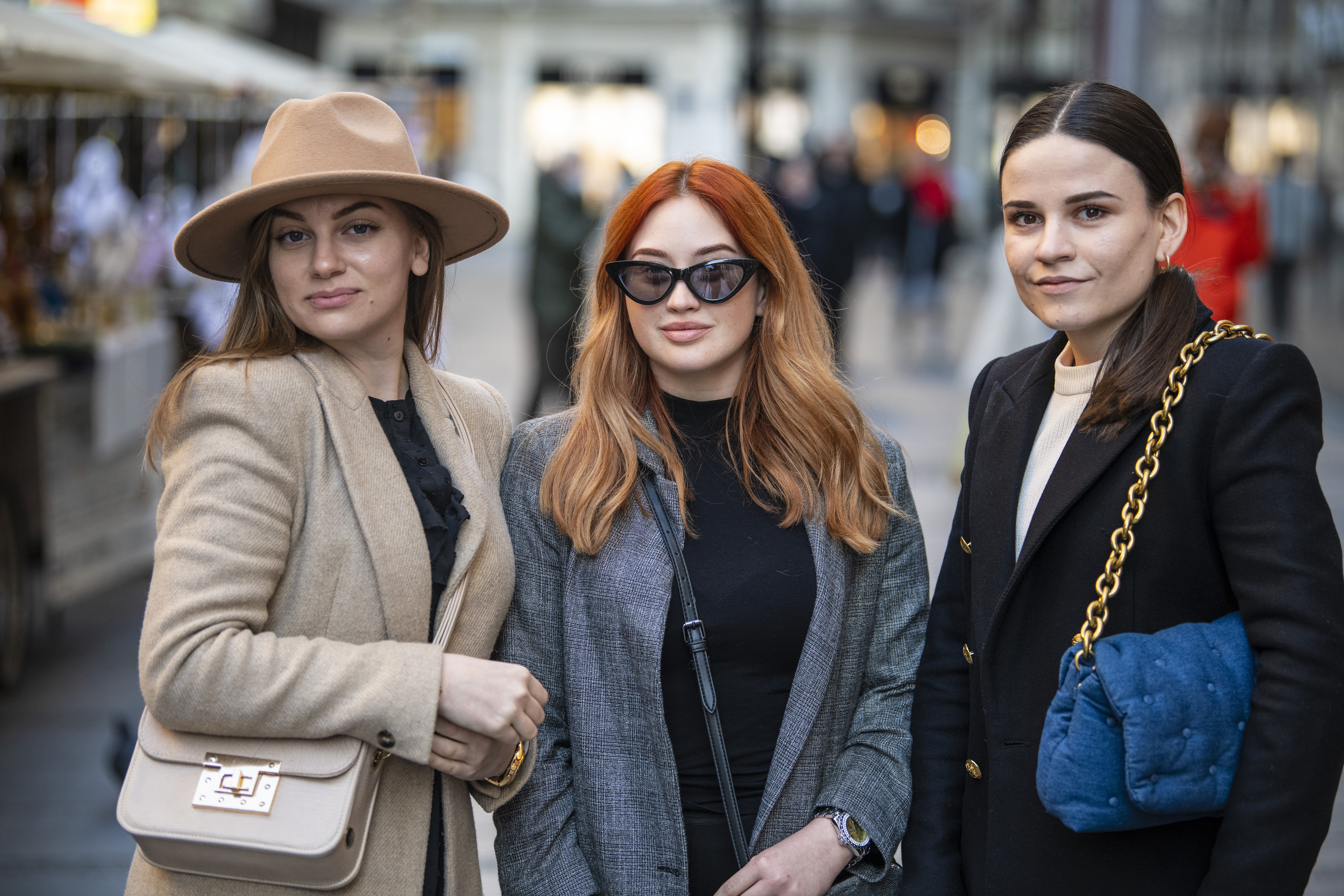 Beograd 03. mart 2021. Street style, ulicna moda, lepo obuceni mladi ljudi setaju Knez Mihailovom ulicom Foto:Dragan Mujan/Nova.rs