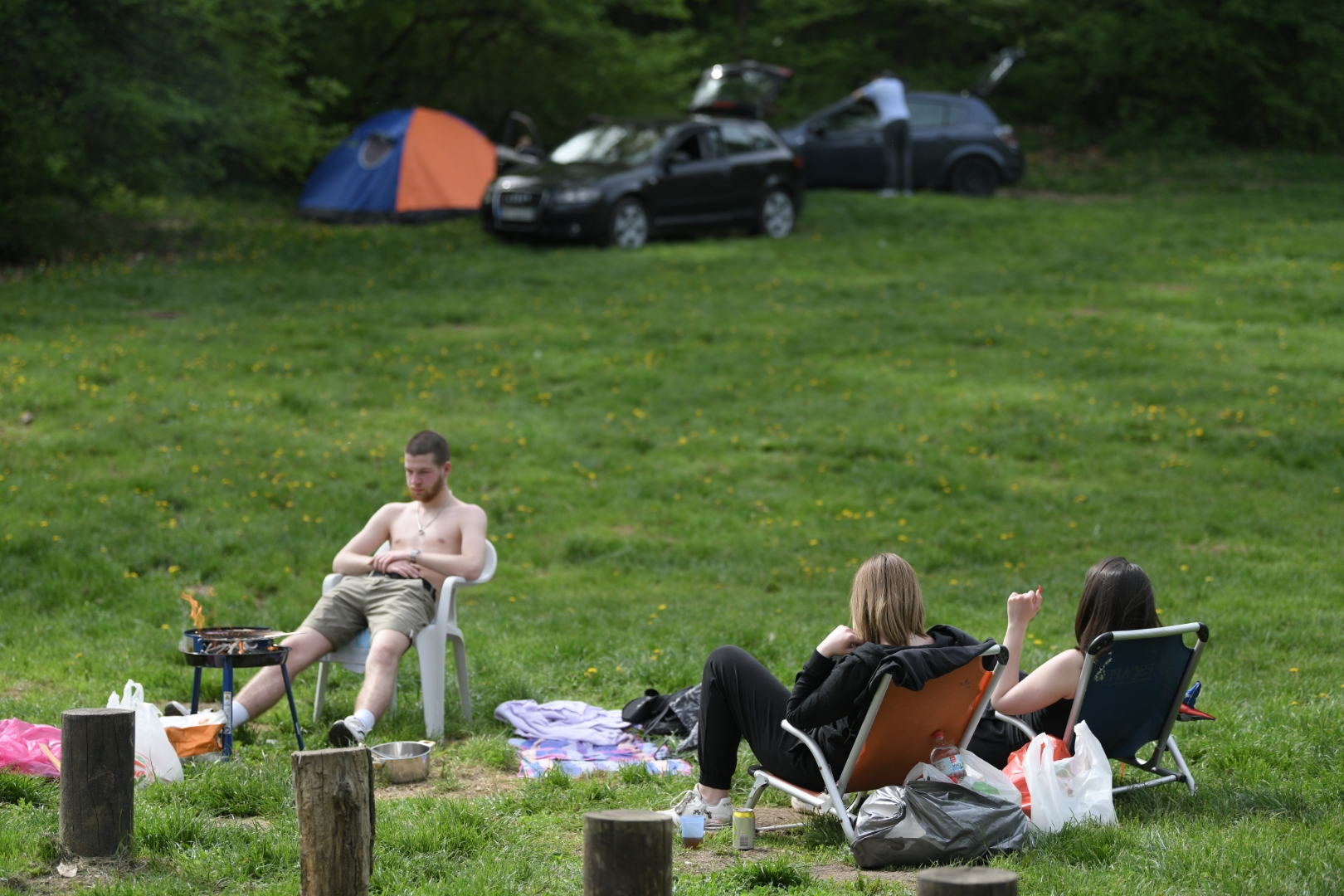 Beograd 01.05.2021. Košutnjak, Prvomajski uranak, praznik rada, Prvi maj, 01. maj, roštilj Foto: Dragan Mujan/Nova.rs
