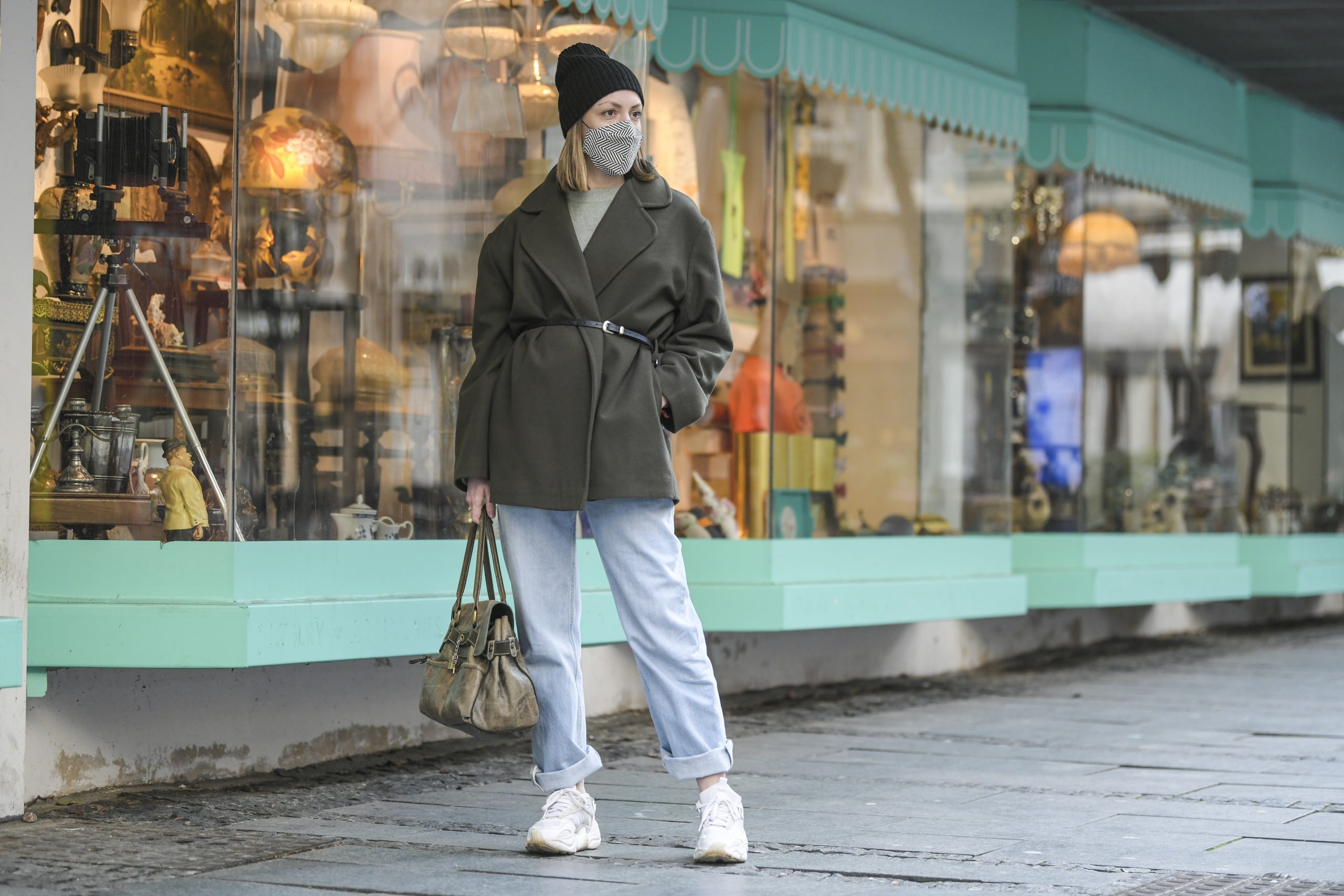 Beograd 25.03.2021. Ulična moda, street style, strit stajl Foto: Dragan Mujan/Nova.rs