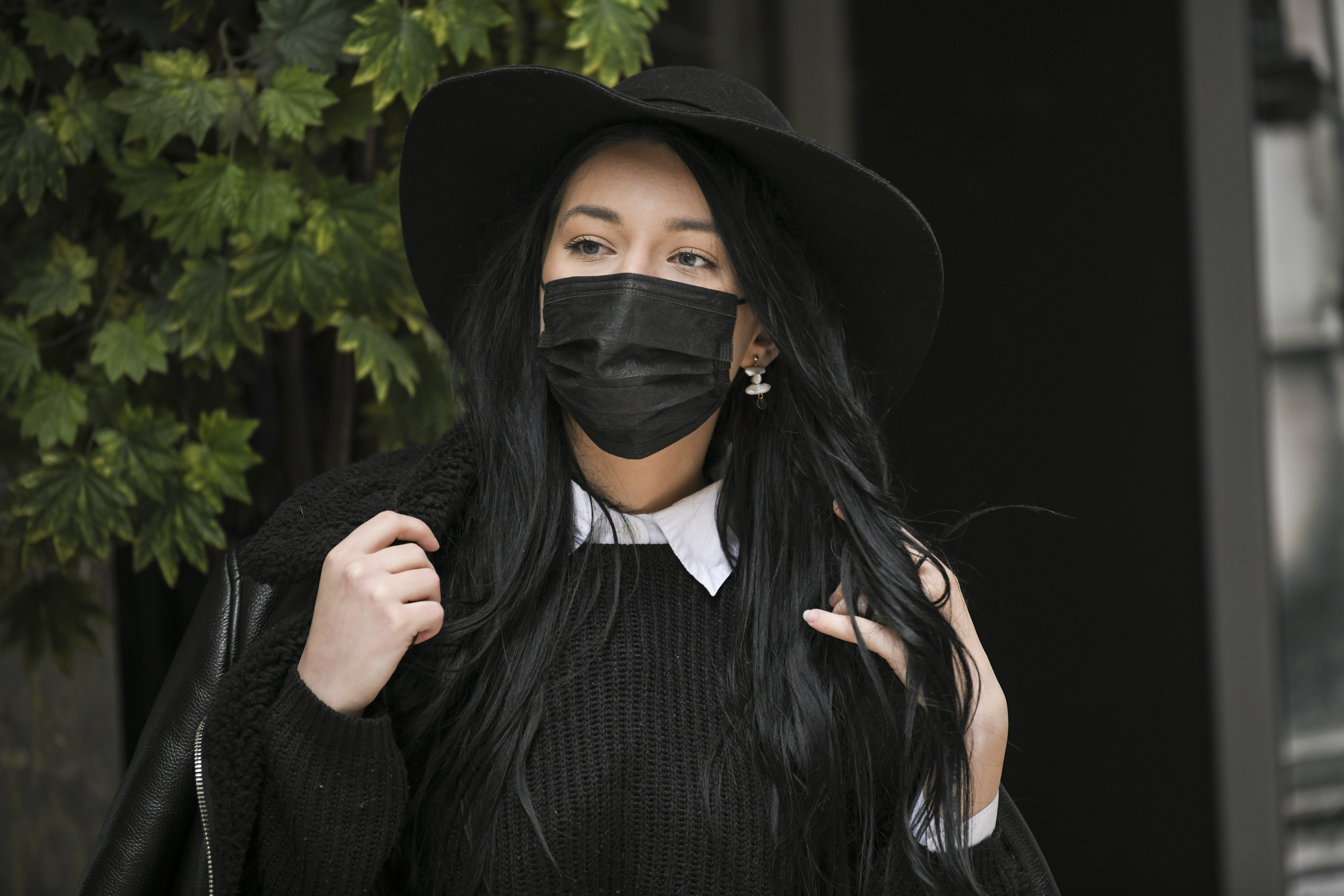 Beograd 25.03.2021. Ulična moda, street style, strit stajl Foto: Dragan Mujan/Nova.rs