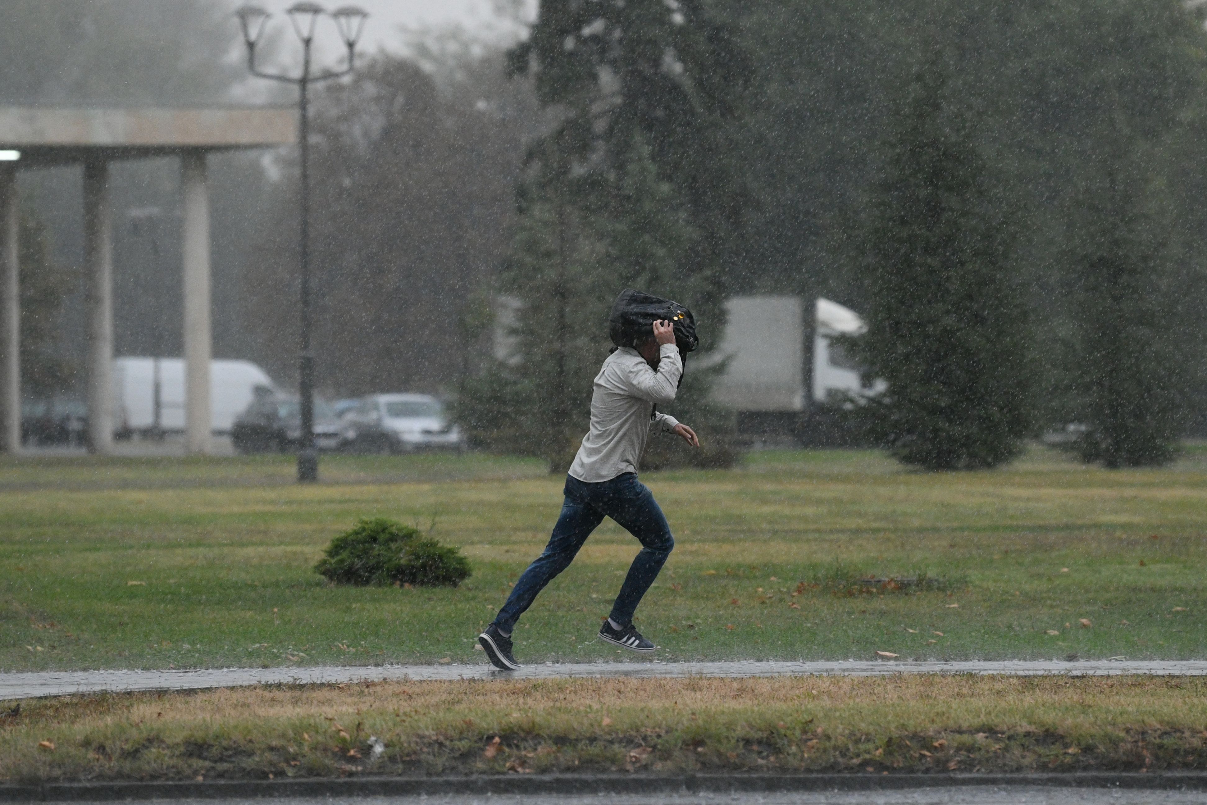 Beograd 28.09.2020. Kisa, nevreme, oluja, jesen, bezanje, bezanija