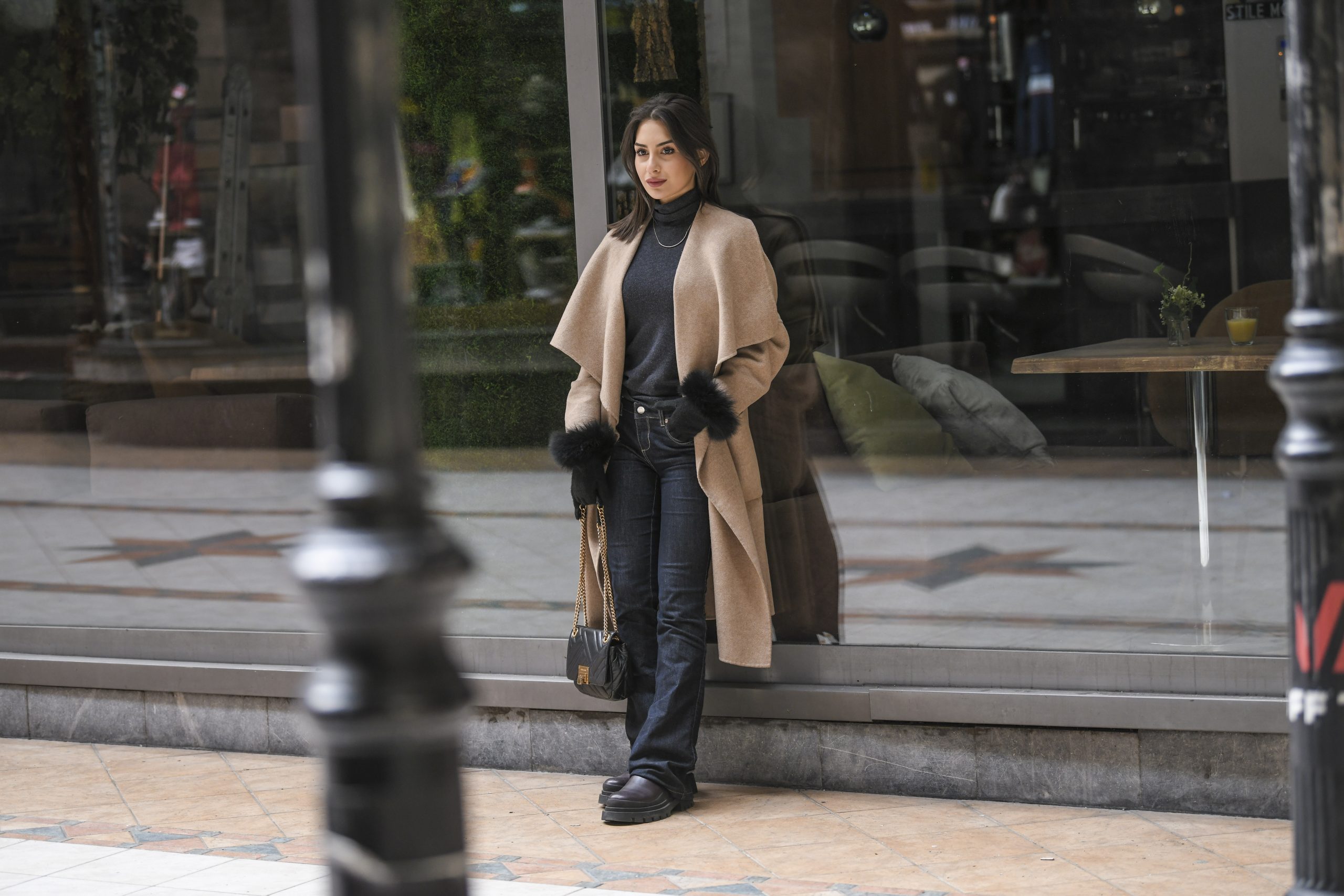 Beograd 10.02.2021. Ulična moda, Street style, Strit stajl Foto: Dragan Mujan/Nova.rs