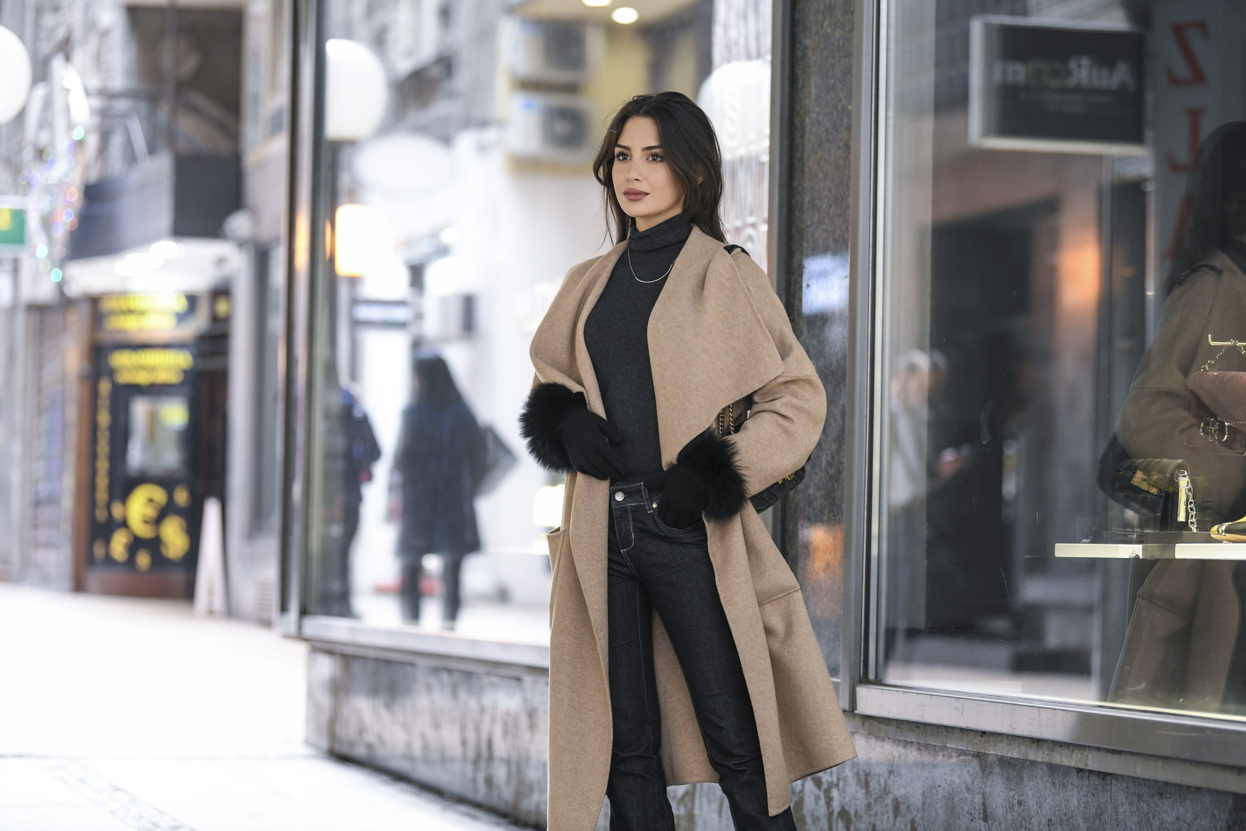 Beograd 10.02.2021. Ulična moda, Street style, Strit stajl Foto: Dragan Mujan/Nova.rs