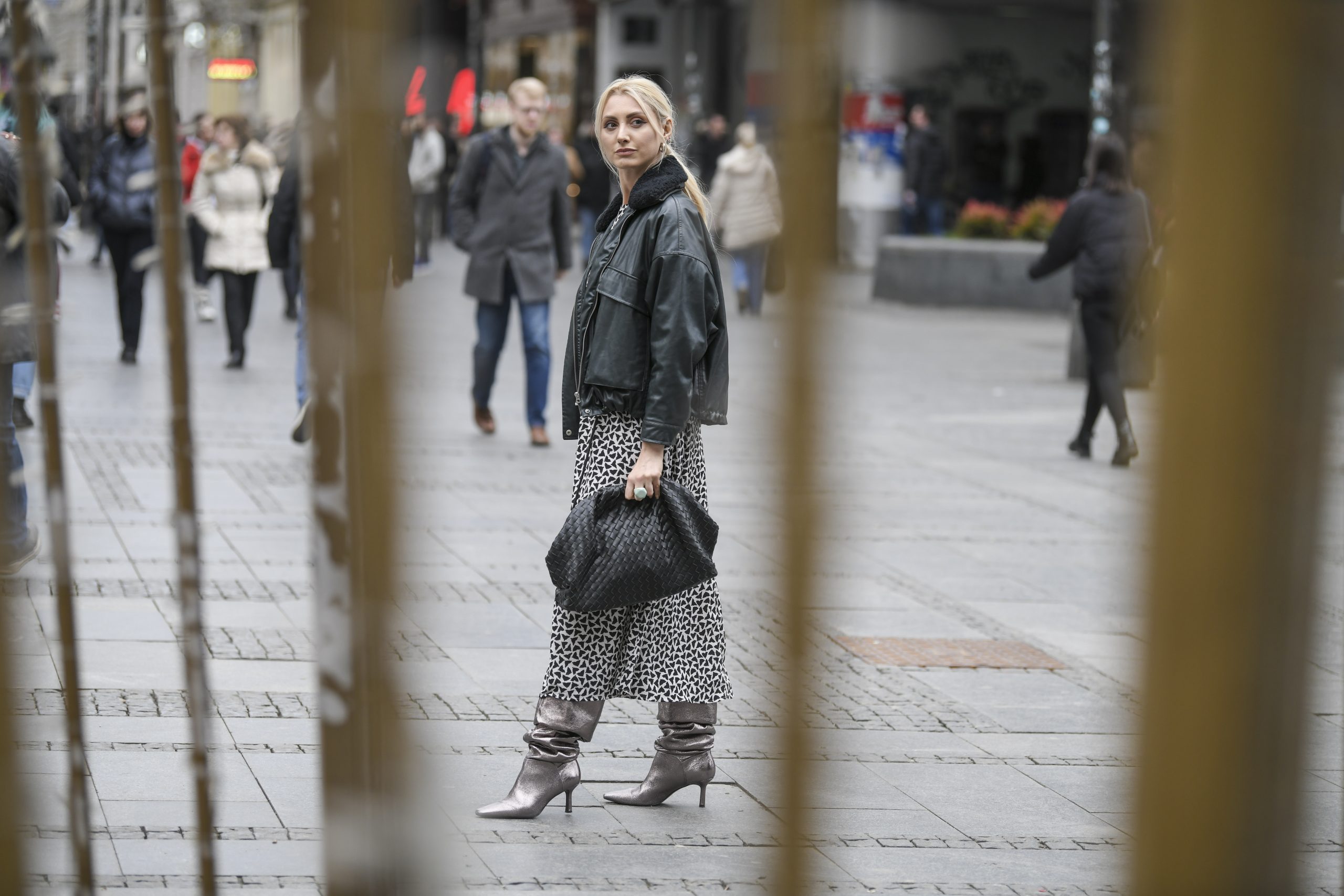 Beograd 10.02.2021. Ulična moda, Street style, Strit stajl Foto: Dragan Mujan/Nova.rs