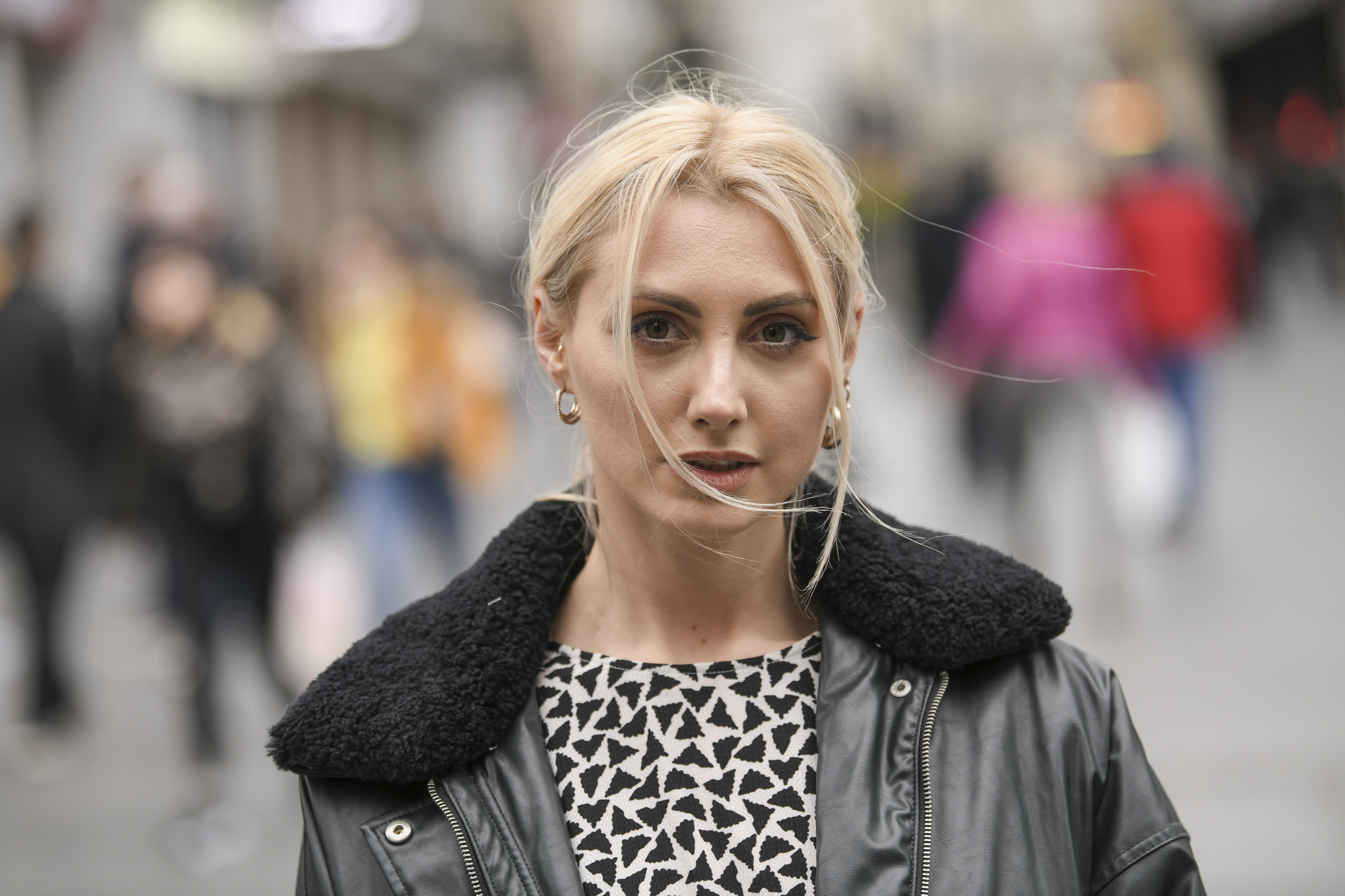 Beograd 10.02.2021. Ulična moda, Street style, Strit stajl Foto: Dragan Mujan/Nova.rs