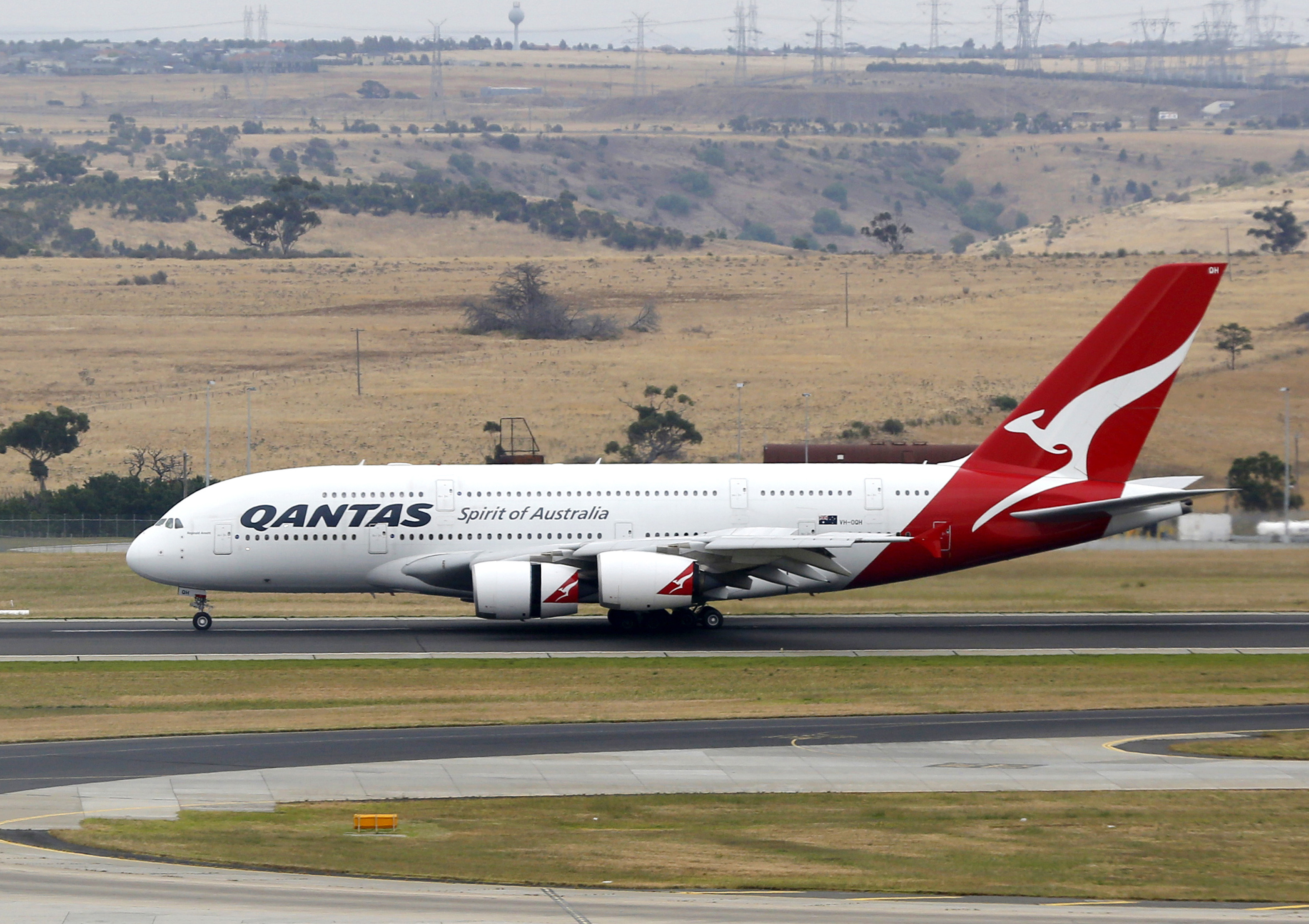 Qantas formally cancels an order for eight Airbus A380 passenger planes
