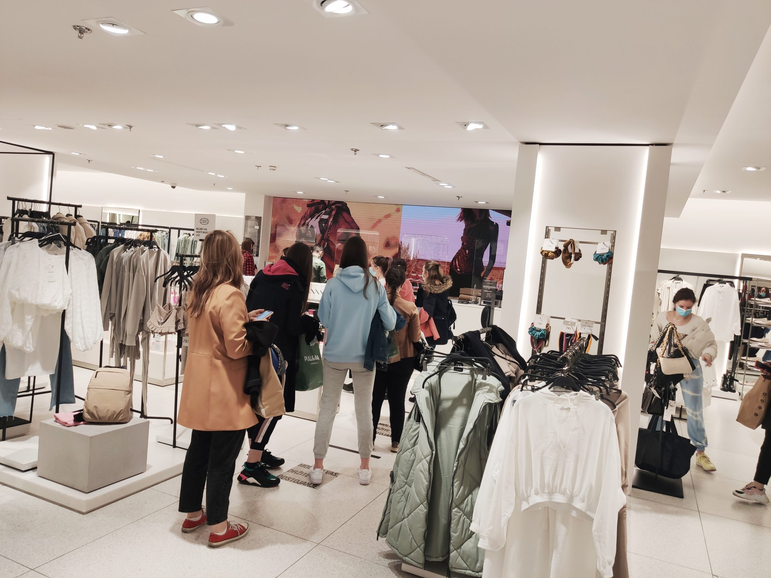 tržni centar ušće nedelja 27 02 2021 guzva, pred zatvaranje u 14h