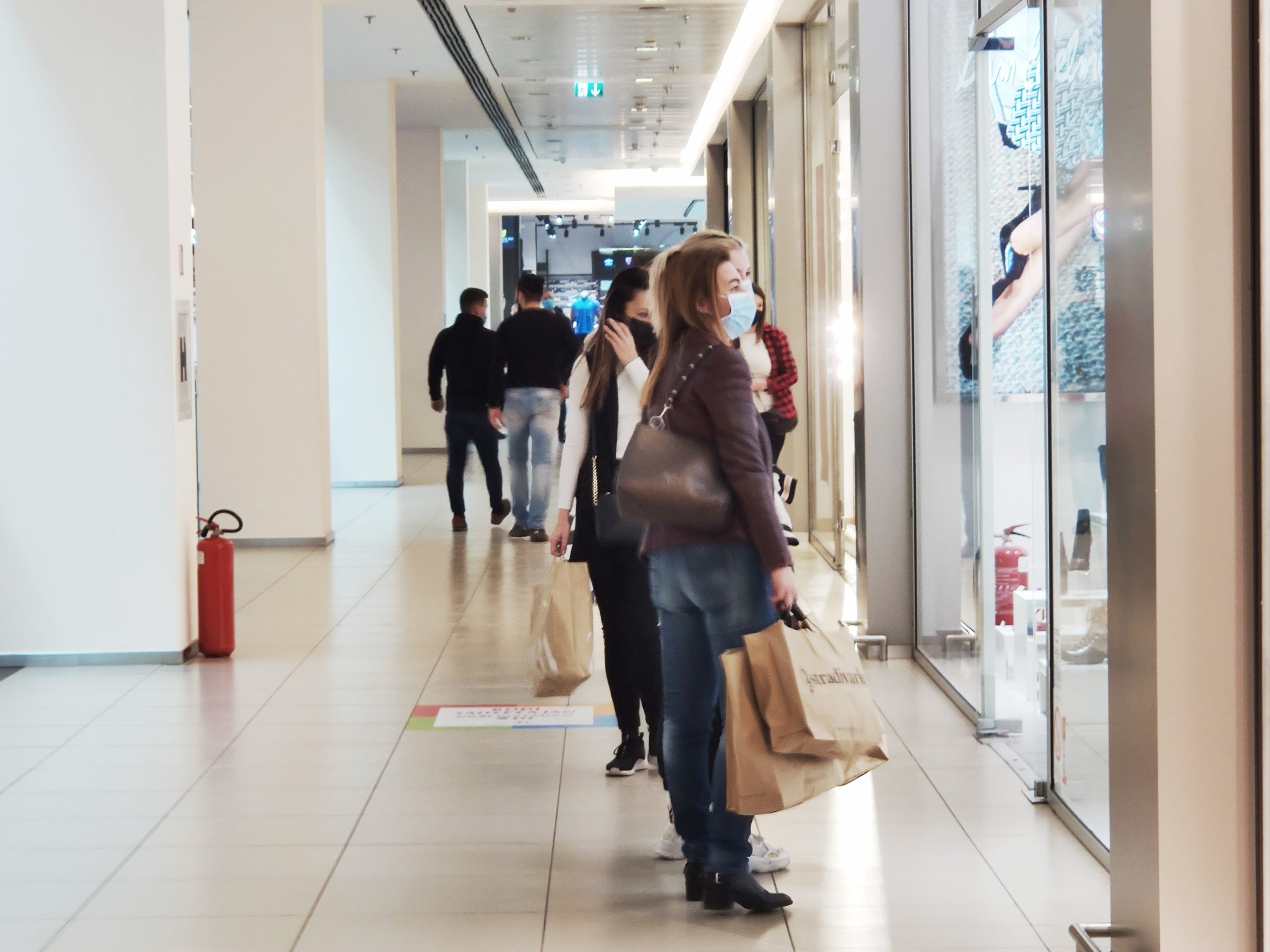 tržni centar ušće nedelja 27 02 2021 guzva, pred zatvaranje u 14h