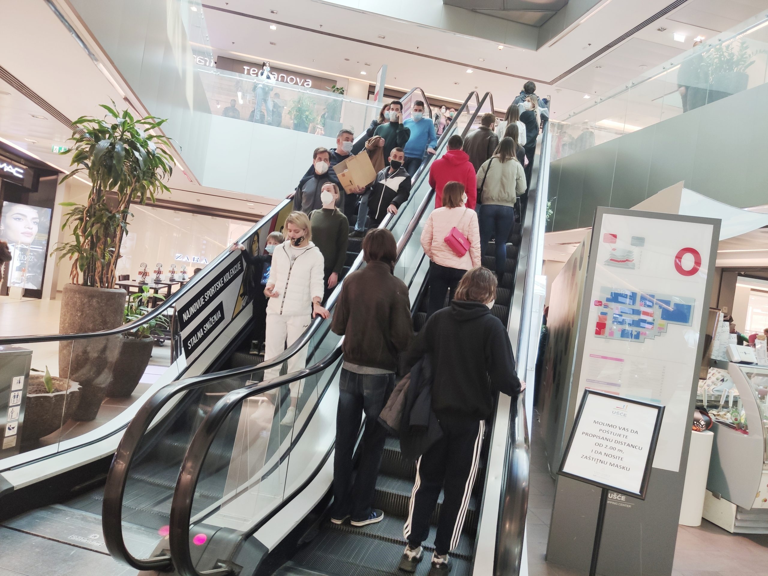 tržni centar ušće nedelja 27 02 2021 guzva, pred zatvaranje u 14h