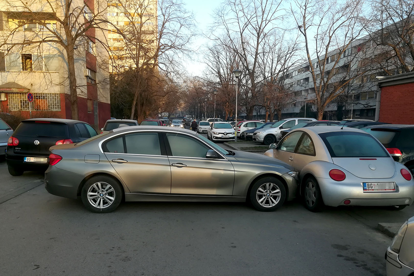 Beograd, Novi Beograd, bahato parkiranje, Slikala Ana Kalaba, NE POTPISIVATI JE