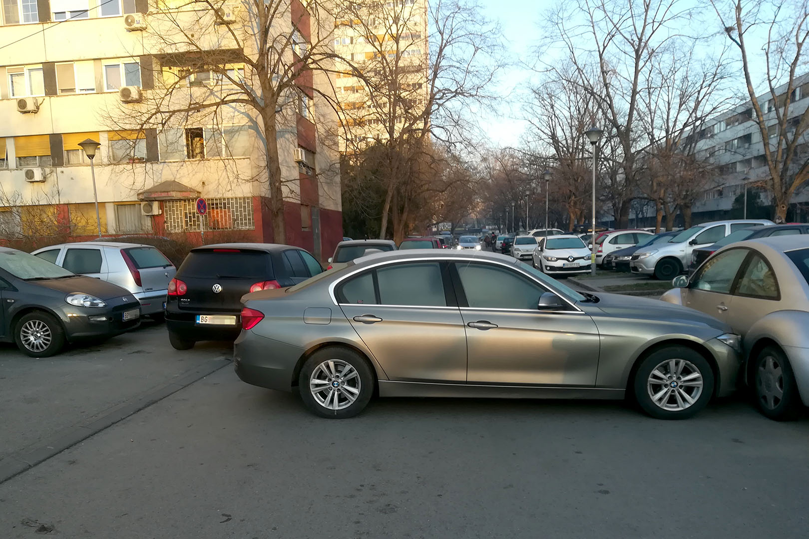 Beograd, Novi Beograd, bahato parkiranje, Slikala Ana Kalaba, NE POTPISIVATI JE