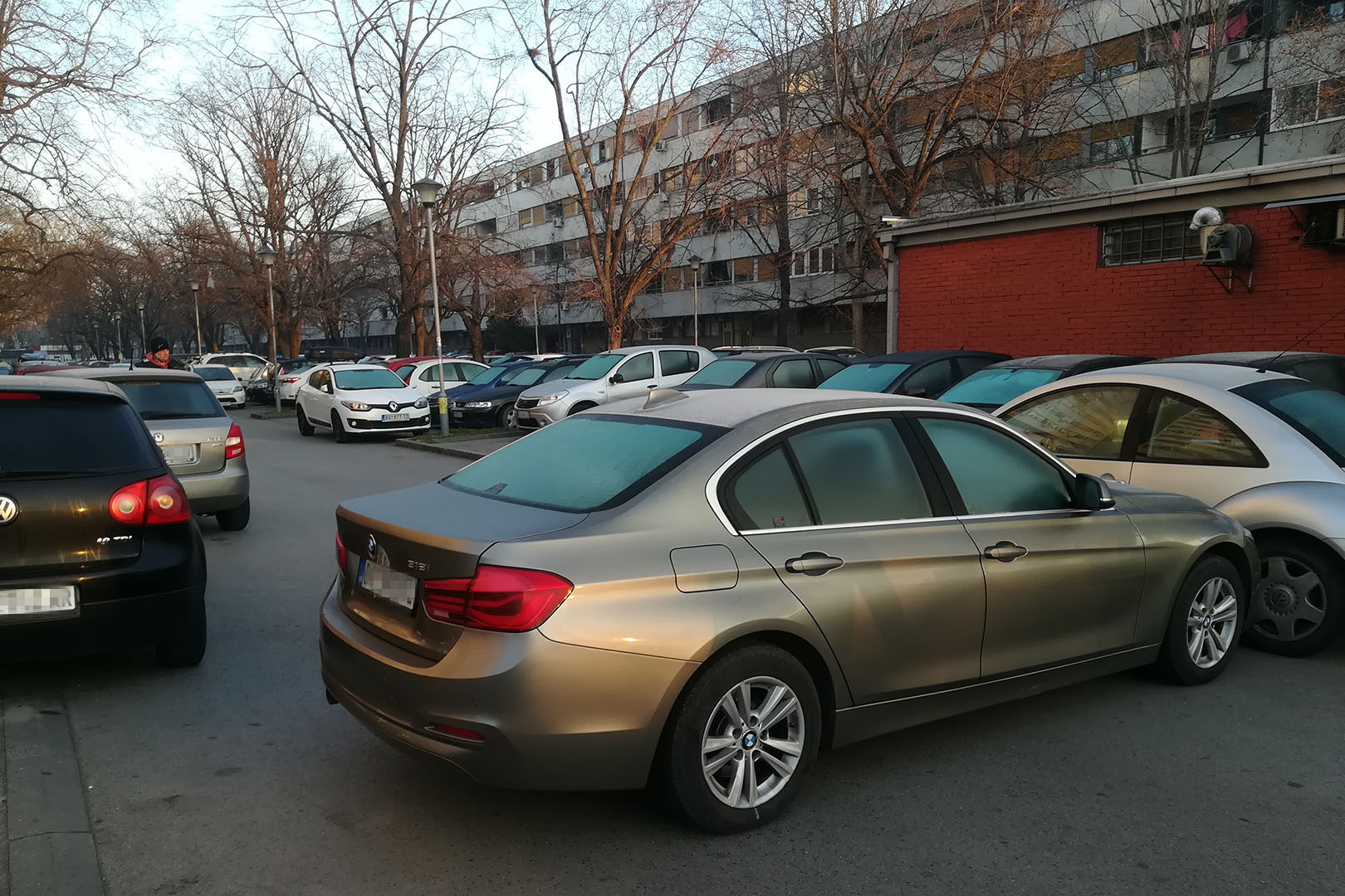 Beograd, Novi Beograd, bahato parkiranje, Slikala Ana Kalaba, NE POTPISIVATI JE