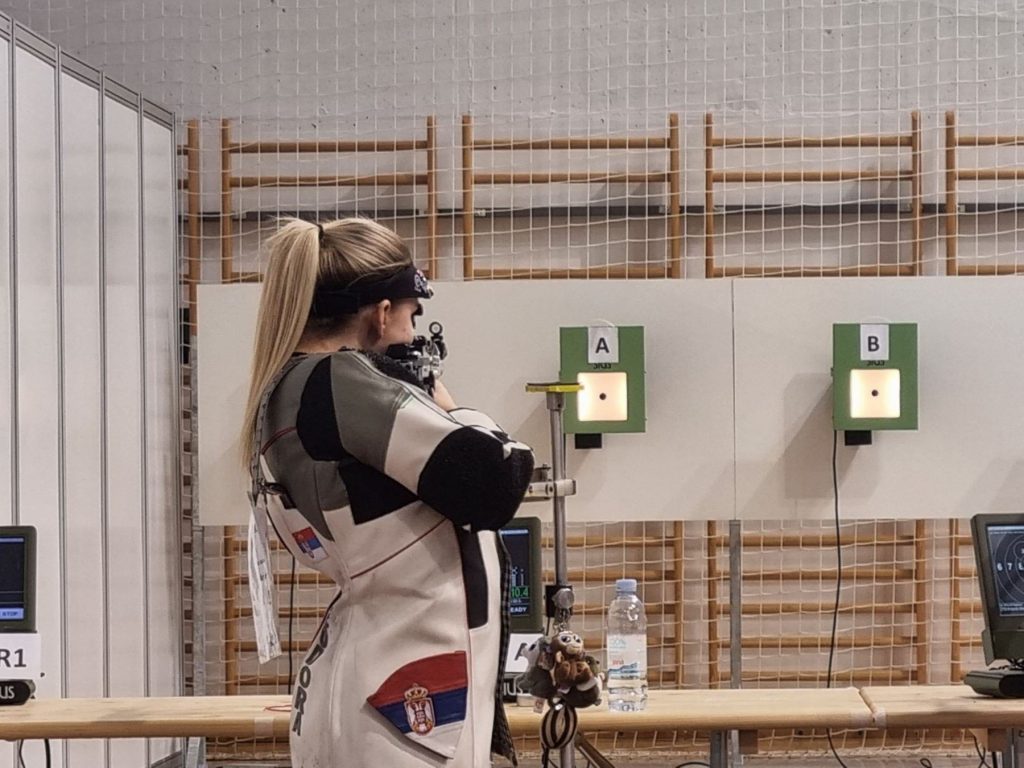 Tinejdžerka nadmašila svetski rekord u streljaštvu, streljaštvo