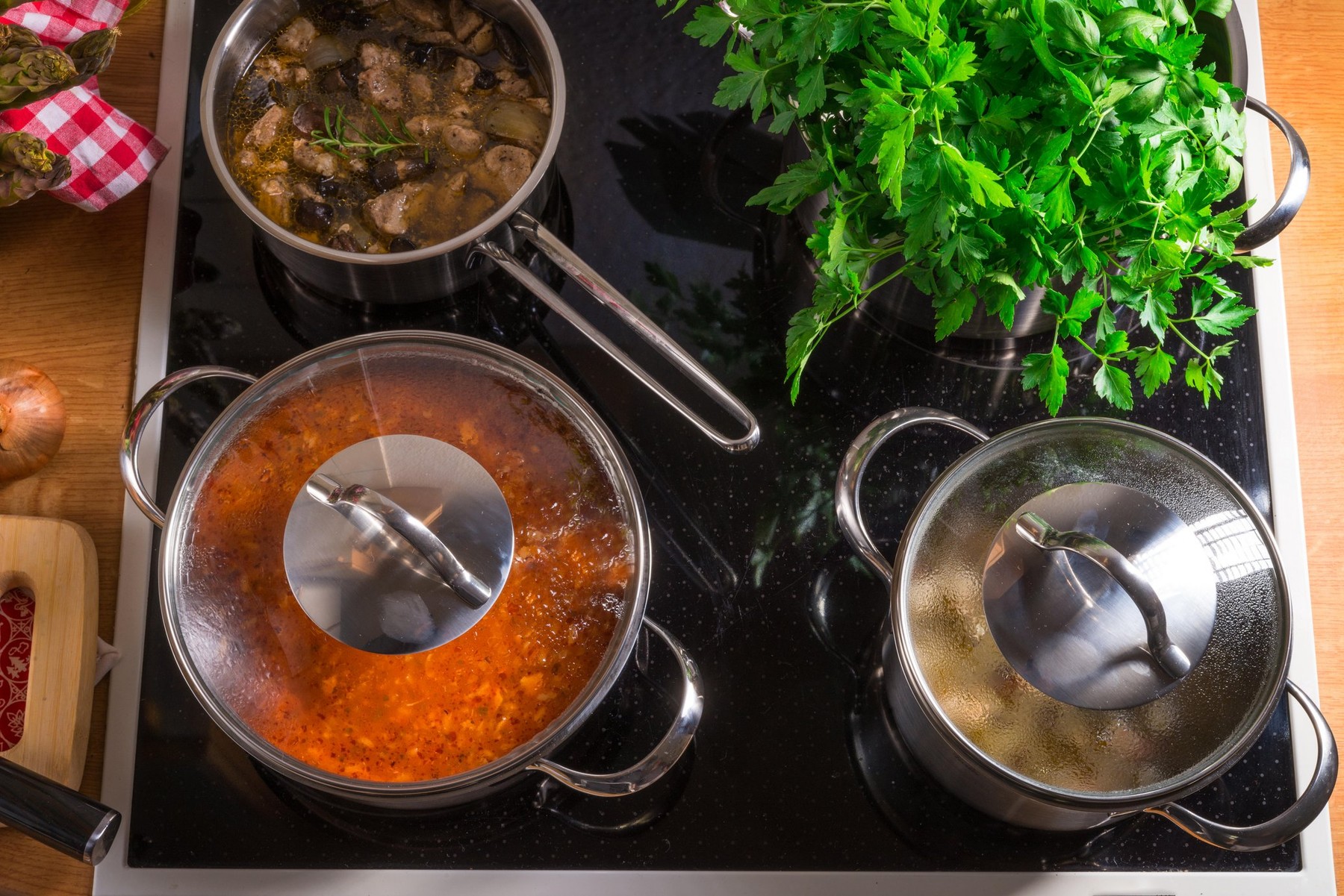 cooking pots on the stove,Image: 318972507, License: Rights-managed, Restrictions: , Model Release: no, Credit line: Zoonar GmbH / Alamy / Alamy / Profimedia