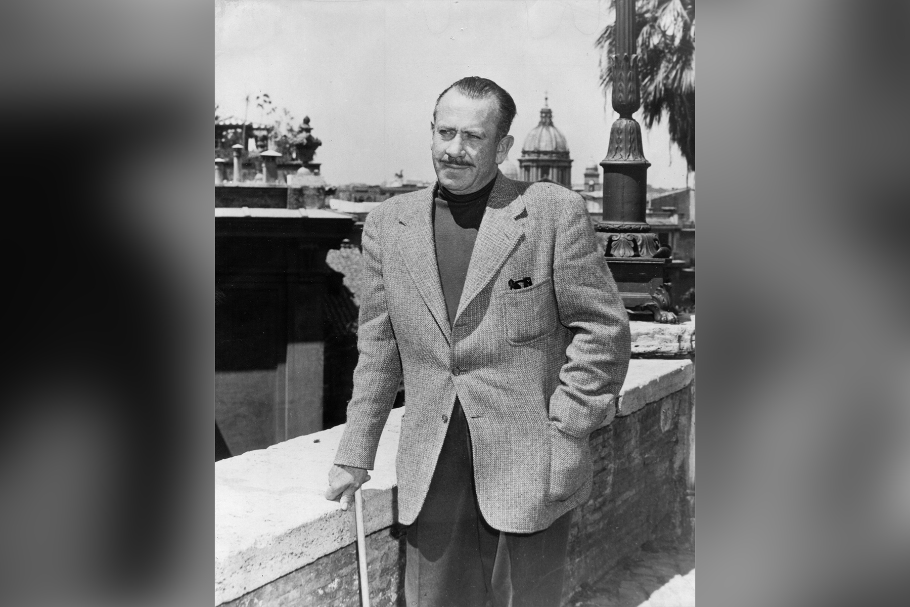 Steinbeck, John amerik. Schriftsteller Salinas (Calif.) 27.2.1902 – New York 20.12.1968.
John Steinbeck in Rom.
Foto, um 1950.,Image: 147322293, License: Rights-managed, Restrictions: , Model Release: no, Credit line: akg-images / AKG / Profimedia