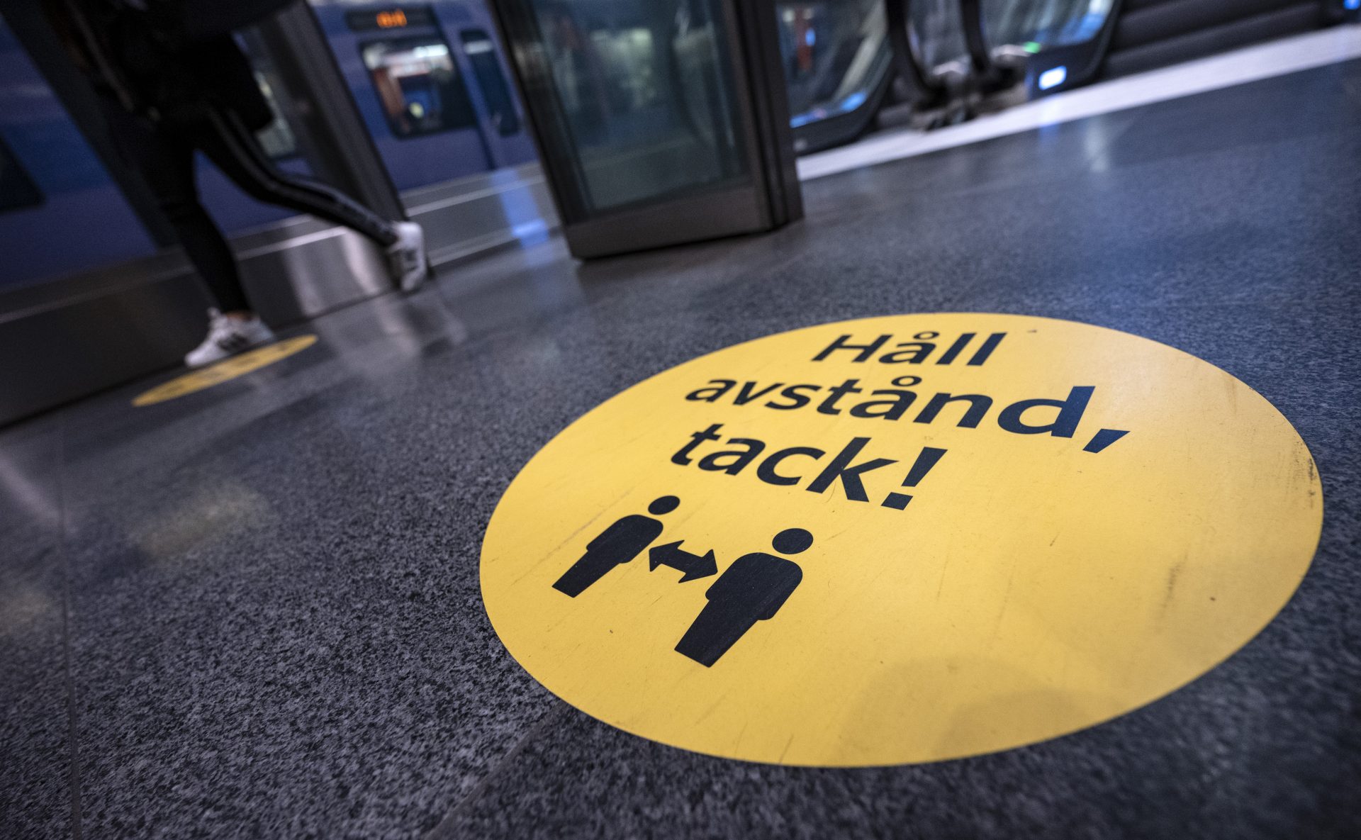 epa08809181 People pass a sign reading 'Keep distance' at Malmoe C train station in Malmoe, Sweden, 06 November 2020 (issued 09 November 2020).  EPA-EFE/JOHAN NILSSON  SWEDEN OUT