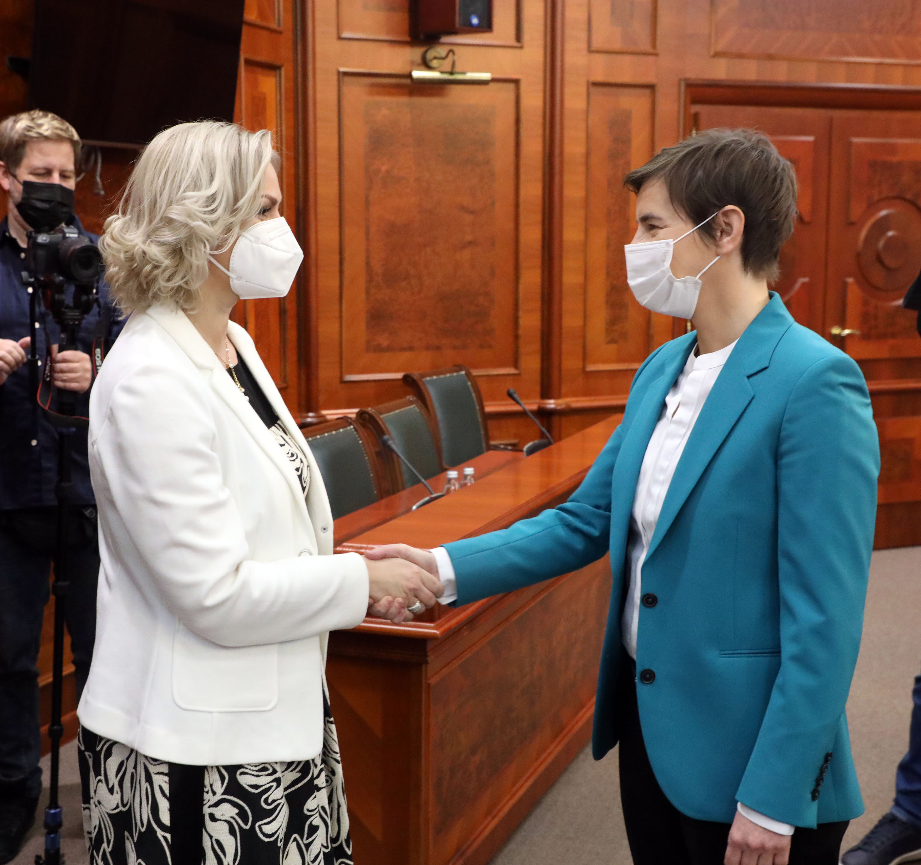 Beograd, 25. marta 2021. - Predsednica Vlade Republike Srbije Ana Brnabic sastala se sa ministarkom zdravlja Crne Gore Jelenom Borovinic Bojovic.  FOTO TANJUG/ VLADA REPUBLIKE SRBIJE/ SLOBODAN MILJEVIC/ bg