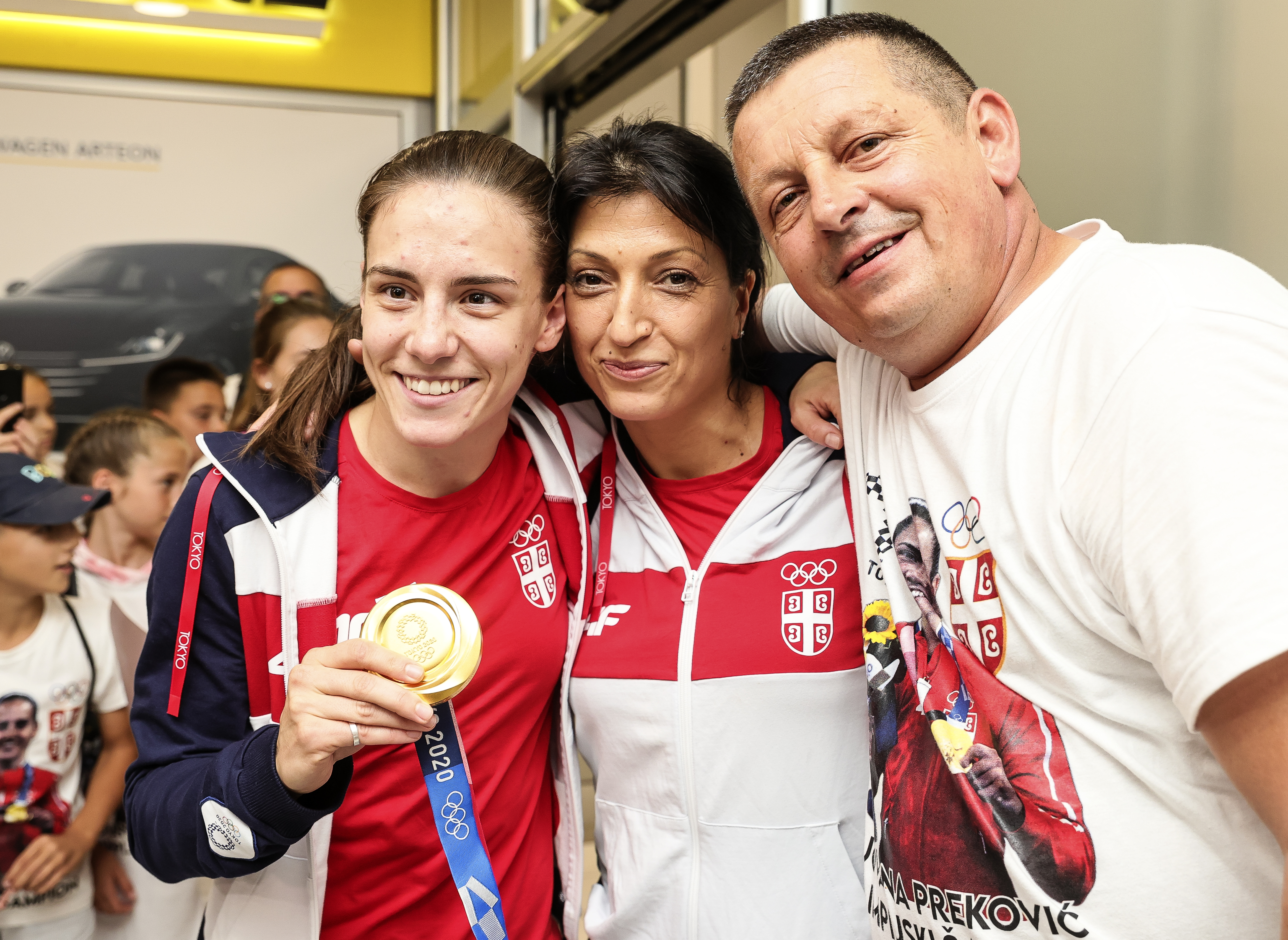 Jovana Prekovic (L) Roksanda Atanasov (C) with father otac Karate
Docek- Zlatna Medalja-Gold Medal-Povratak iz Tokyo 2020
Beograd, 10.08.2021.
foto: Srdjan StevanovicStarsportphoto ©
