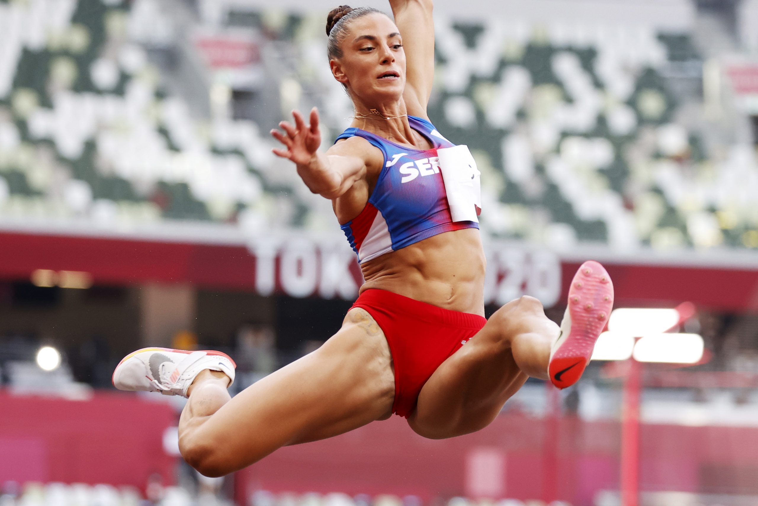 epa09383530 Ivana Spanovic of Serbia competes in the Women's Long Jump qualification at the Athletics events of the Tokyo 2020 Olympic Games at the Olympic Stadium in Tokyo, Japan, 01 August 2021.  EPA-EFE/JEON HEON-KYUN