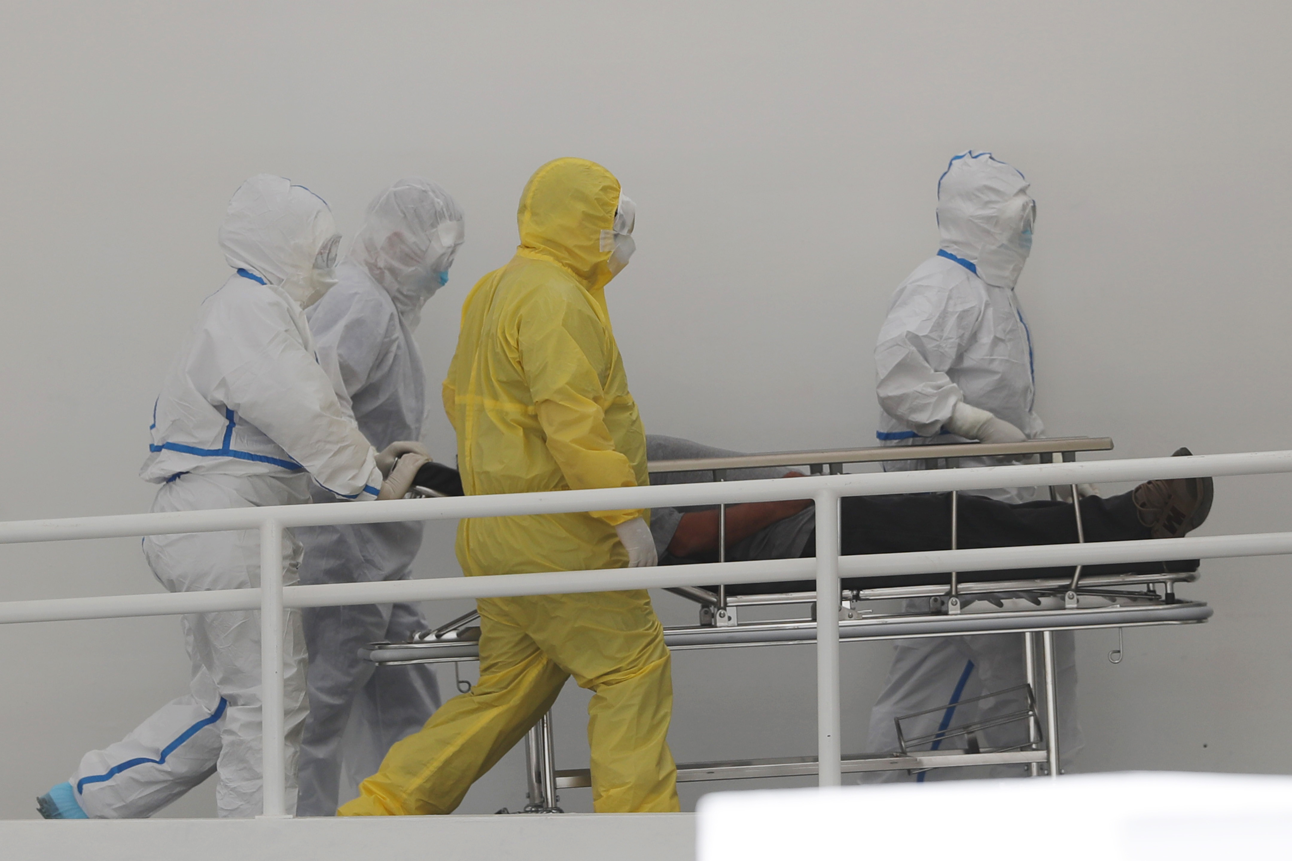 epa08509707 Medical personnel admit a patient to the new intensive care hospital to attend the pandemic COVID-19, in San Salvador, El Salvador, 25 June 2020.  EPA-EFE/Rodrigo Sura