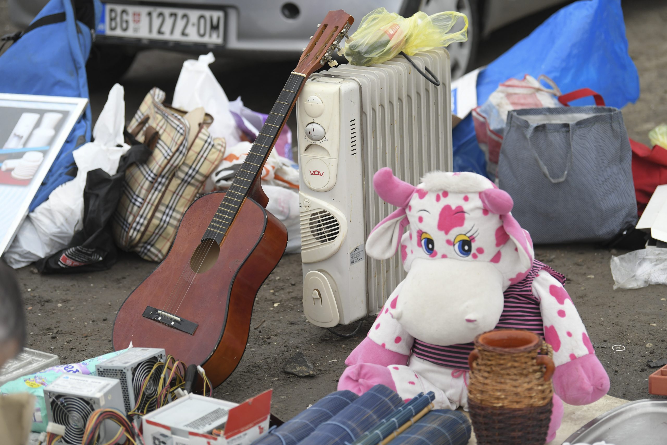 Beograd 13. decembar 2020. Zemun, zemunski buvljak, prodaja umetnina i raznih drugih stvari Foto:Dragan Mujan/Nova.rs