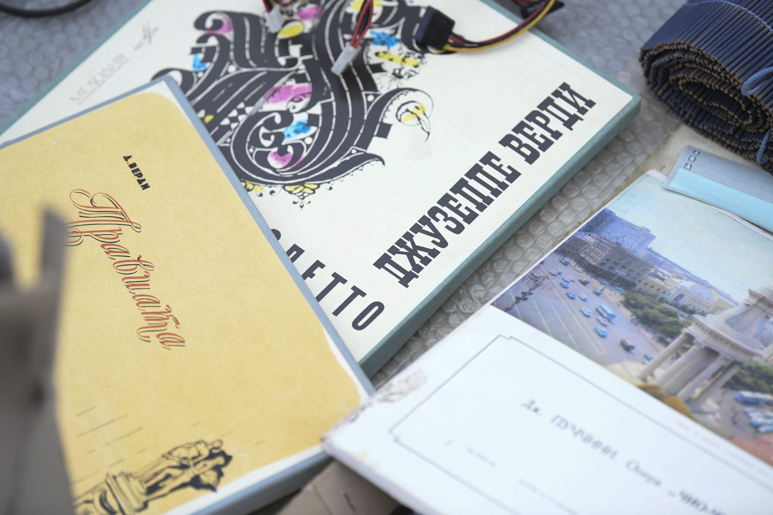 Beograd 13. decembar 2020. Zemun, zemunski buvljak, prodaja umetnina i raznih drugih stvari Foto:Dragan Mujan/Nova.rs