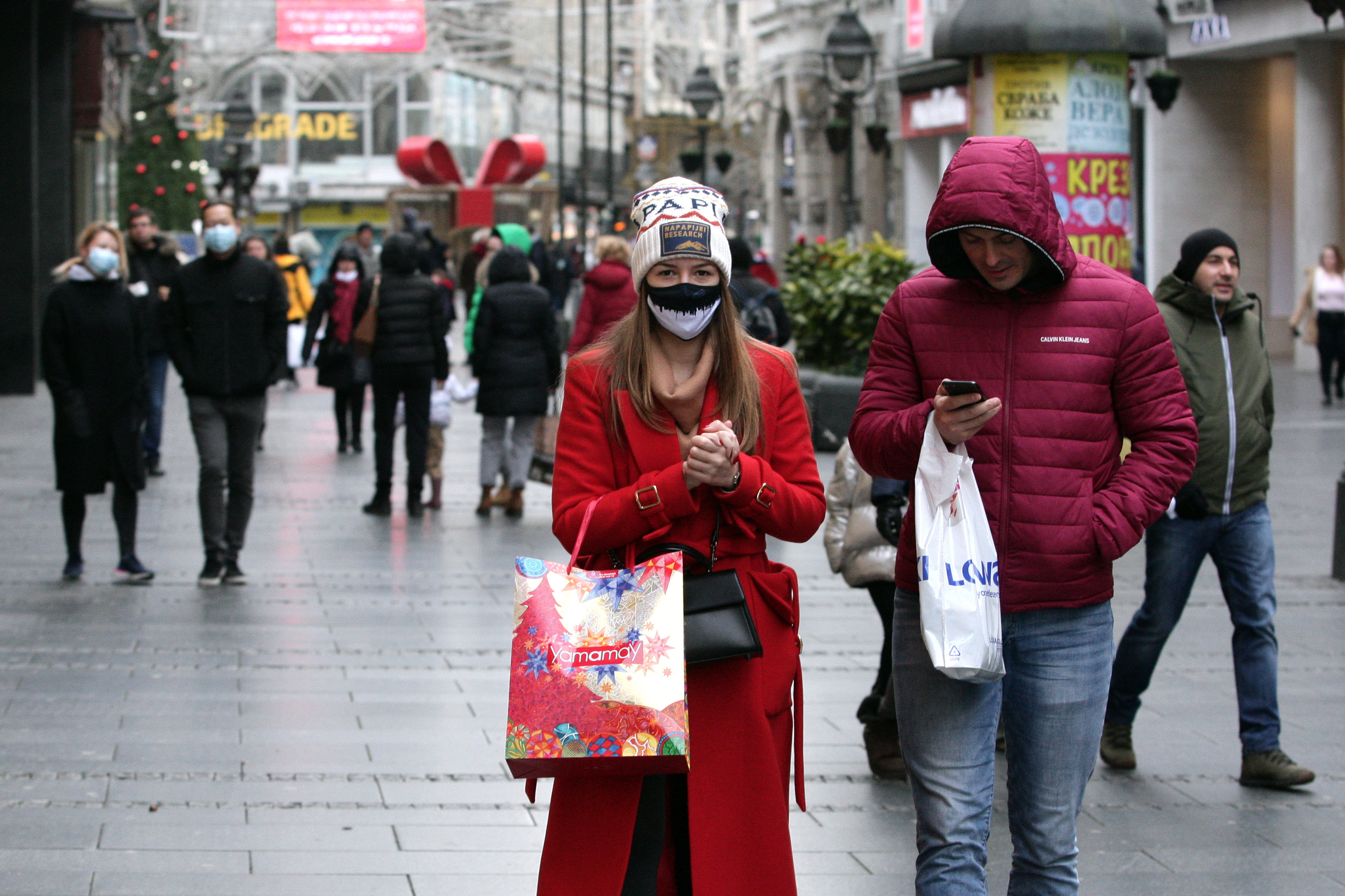 Beograd, 27. decembra 2020 - Predpraznicna atmosfera na ulicama glavnog grada. FOTO TANJUG/ SAVA RADOVANOVIC/bs