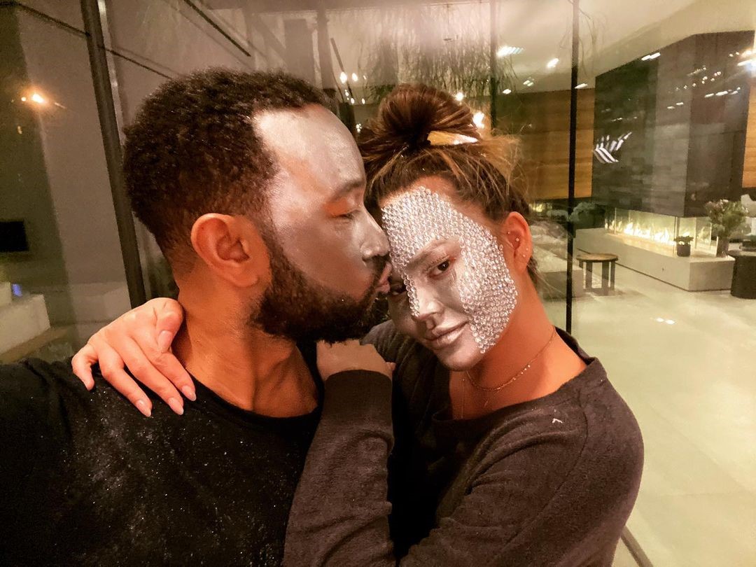 24-11-2020
Celebrity Selfies 
Pictured: chrissy teigen John Legend,Image: 571470536, License: Rights-managed, Restrictions: , Model Release: no, Credit line: PLANET PHOTOS / Planet / Profimedia