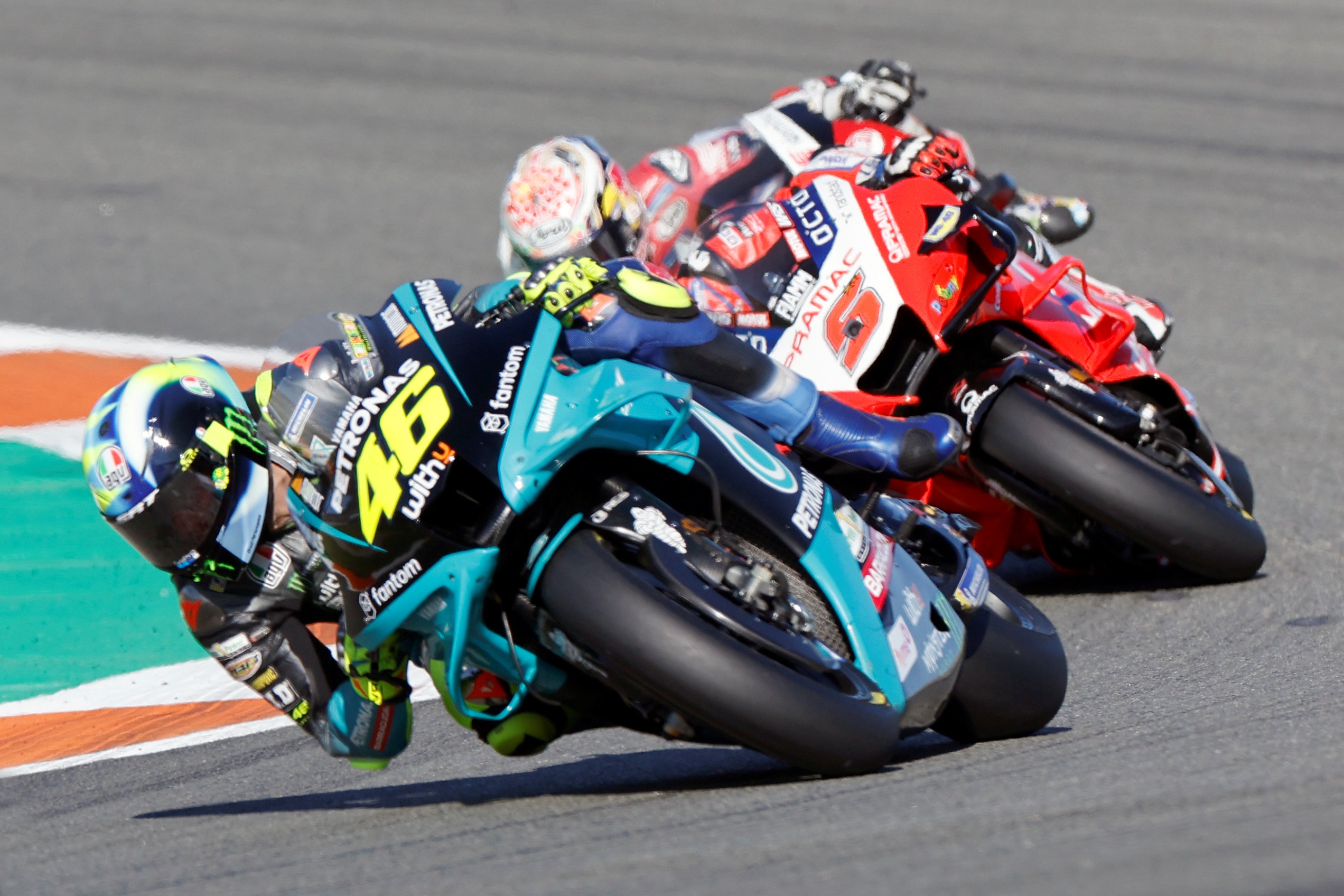 epa09581562 Italian Moto GP rider Valentino Rossi (L) steers his motorbike during his last professional race at the Motorcycling World Championship at Cheste racetrack in Valencia province, eastern Spain, 14 November 2021.  EPA-EFE/Kai Foersterling