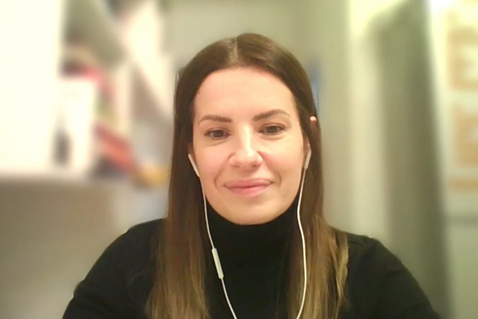 Jovana Radović koja sa porodicom živi u Pekingu izjavila je u emisiji N1 Studio Live da se u Kini "apsolutno vodi računa o kontaktima". "Praćenje kontakata je pod broj jedan", kaže.
Kako je rekla, „nisu kompletno zatvoreni“.