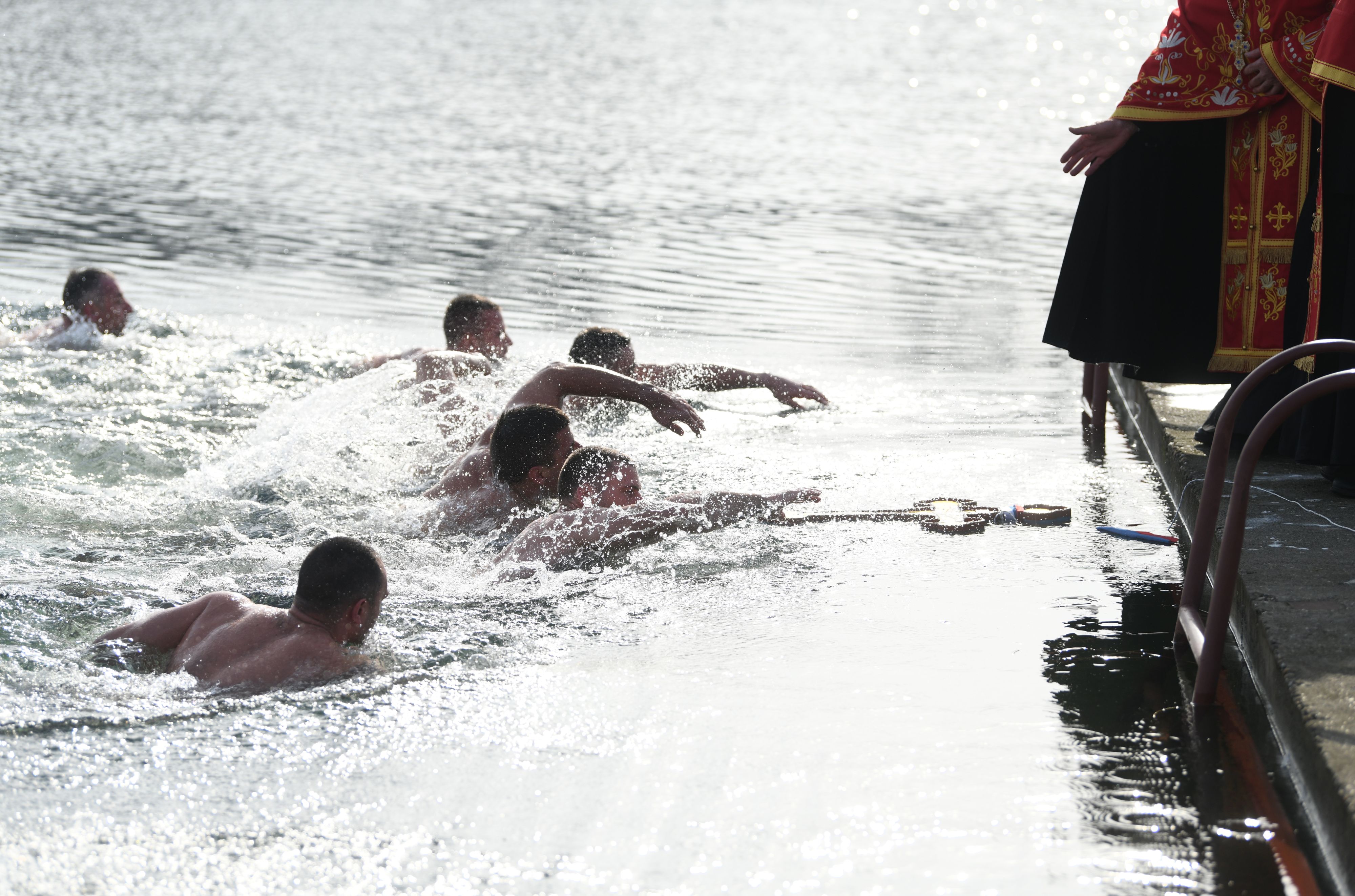 Beograd, 19.01.2021. Bogojavljenje, plivanje za časni krst Foto: Filip Krainčanić/Nova.rs