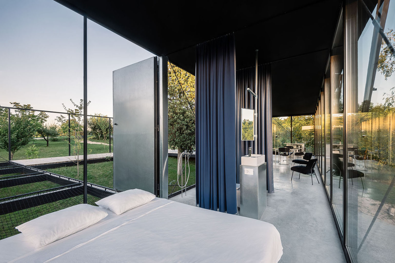 Vikendica od čelika i stakla na obronicma Avale