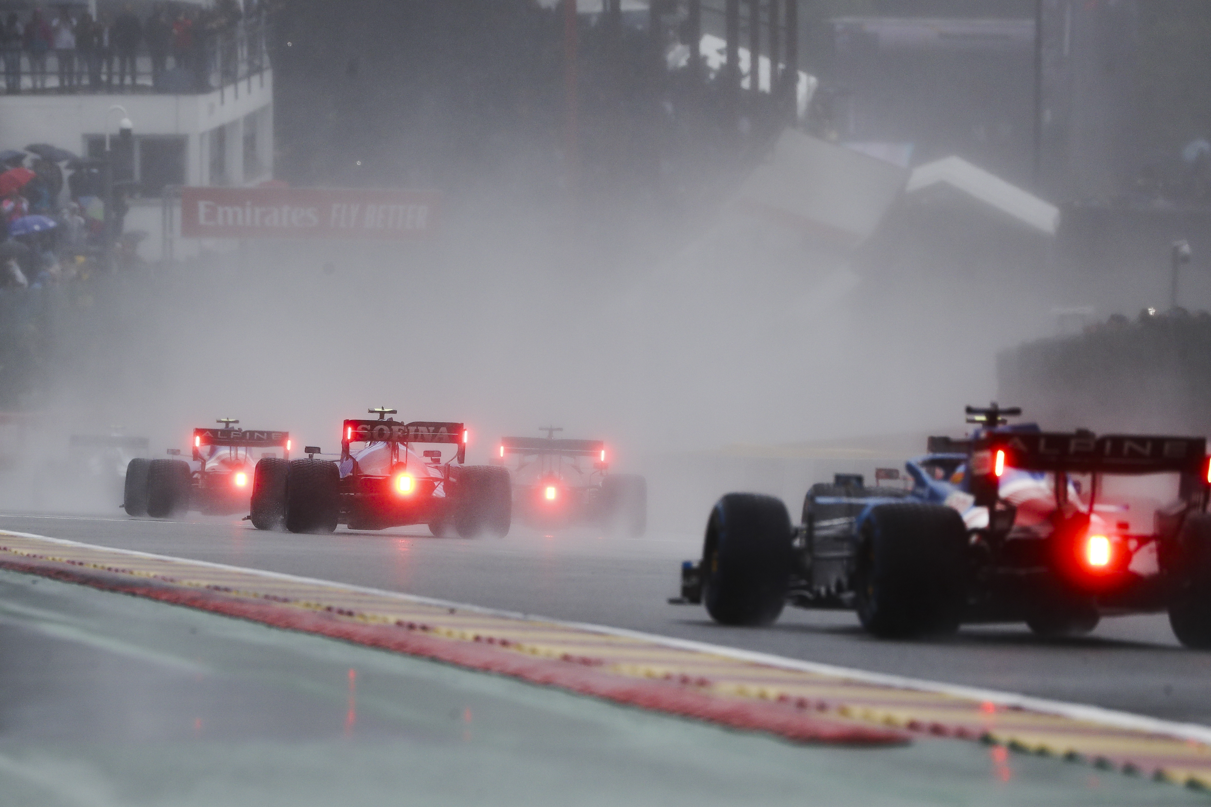 epa09435194 Formula One cars in action during the formation lap before the Formula One Grand Prix of Belgium at the Spa-Francorchamps race track in Stavelot, Belgium, 29 August 2021.  EPA-EFE/STEPHANIE LECOCQ